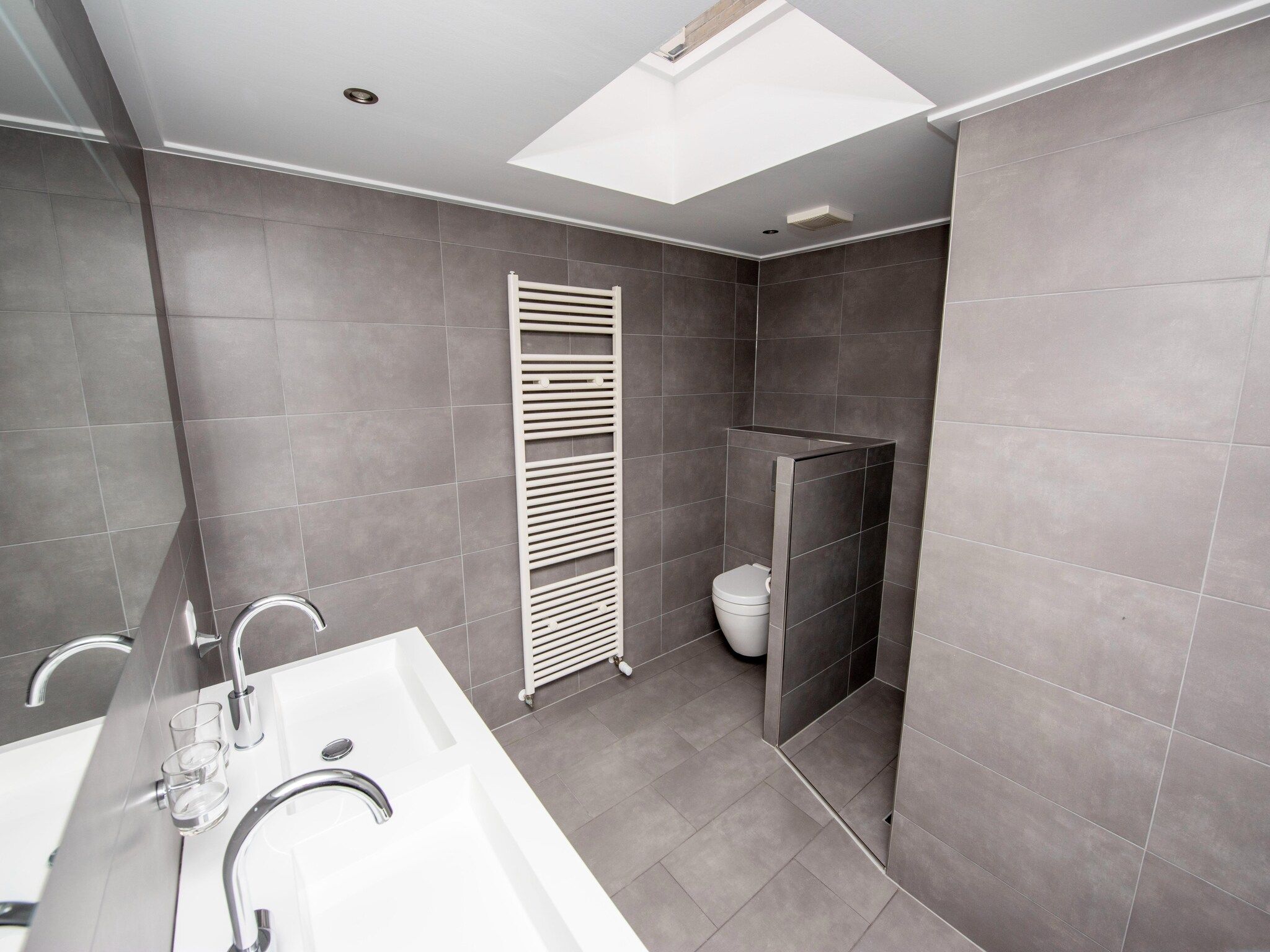 De badkamer van Villa aan het water in Terherne in Terherne