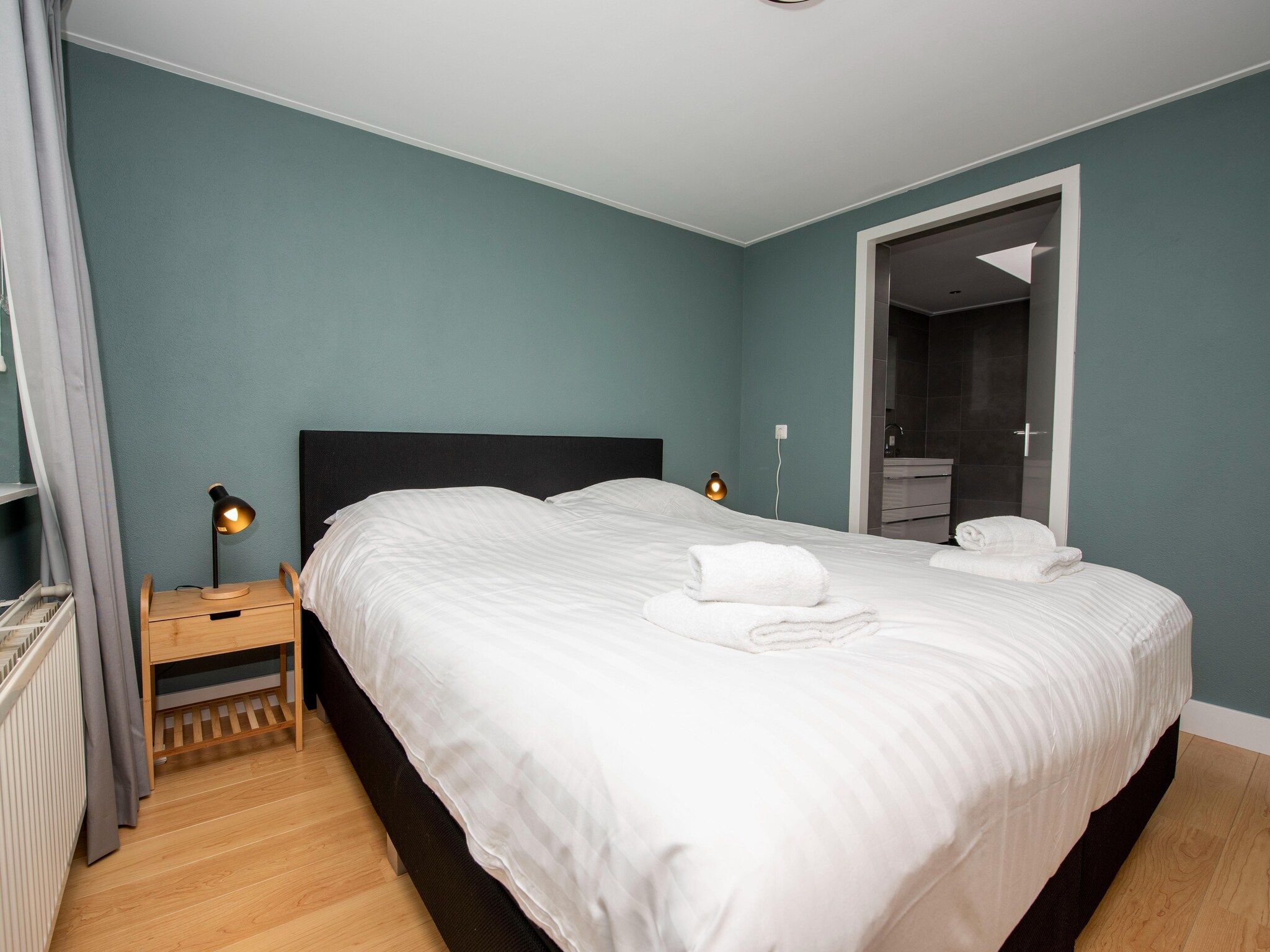 Een slaapkamer van Villa aan het water in Terherne in Terherne