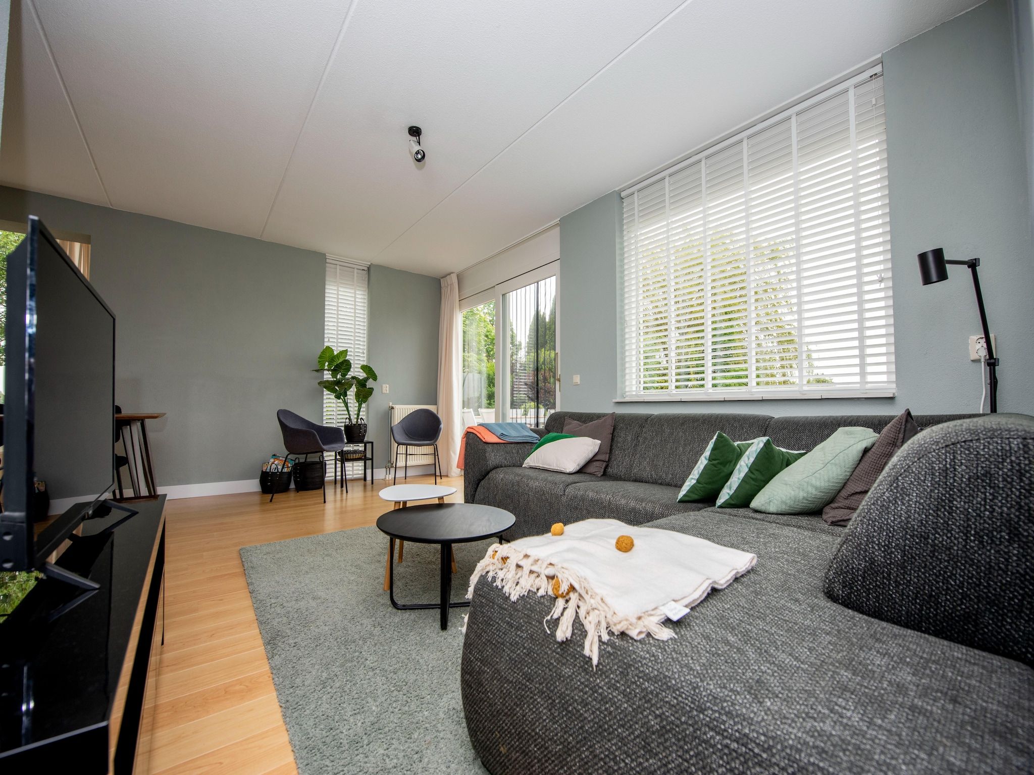 De woonkamer van Villa aan het water in Terherne in Terherne