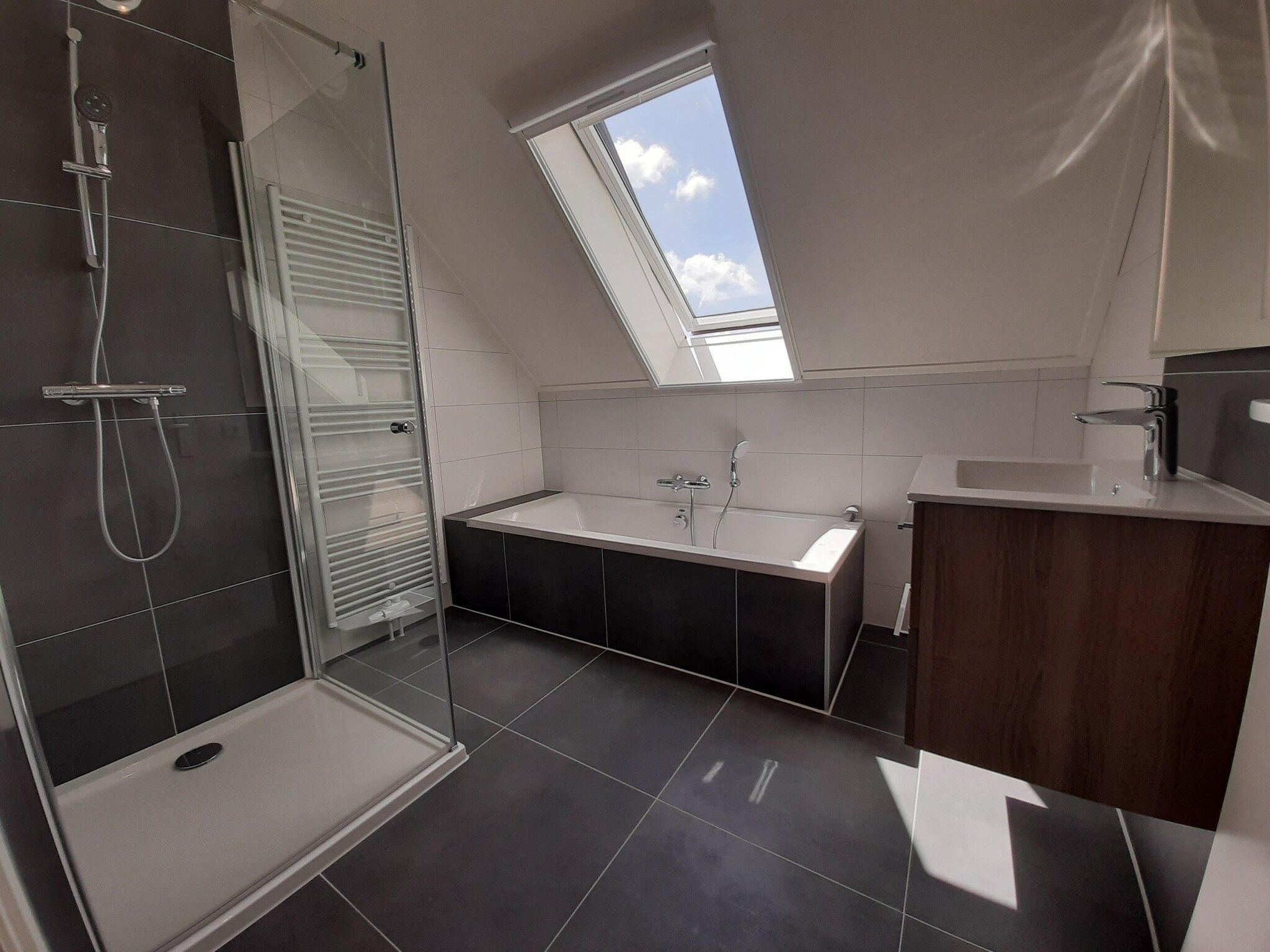 De badkamer van 20 persoons villa in Leons
