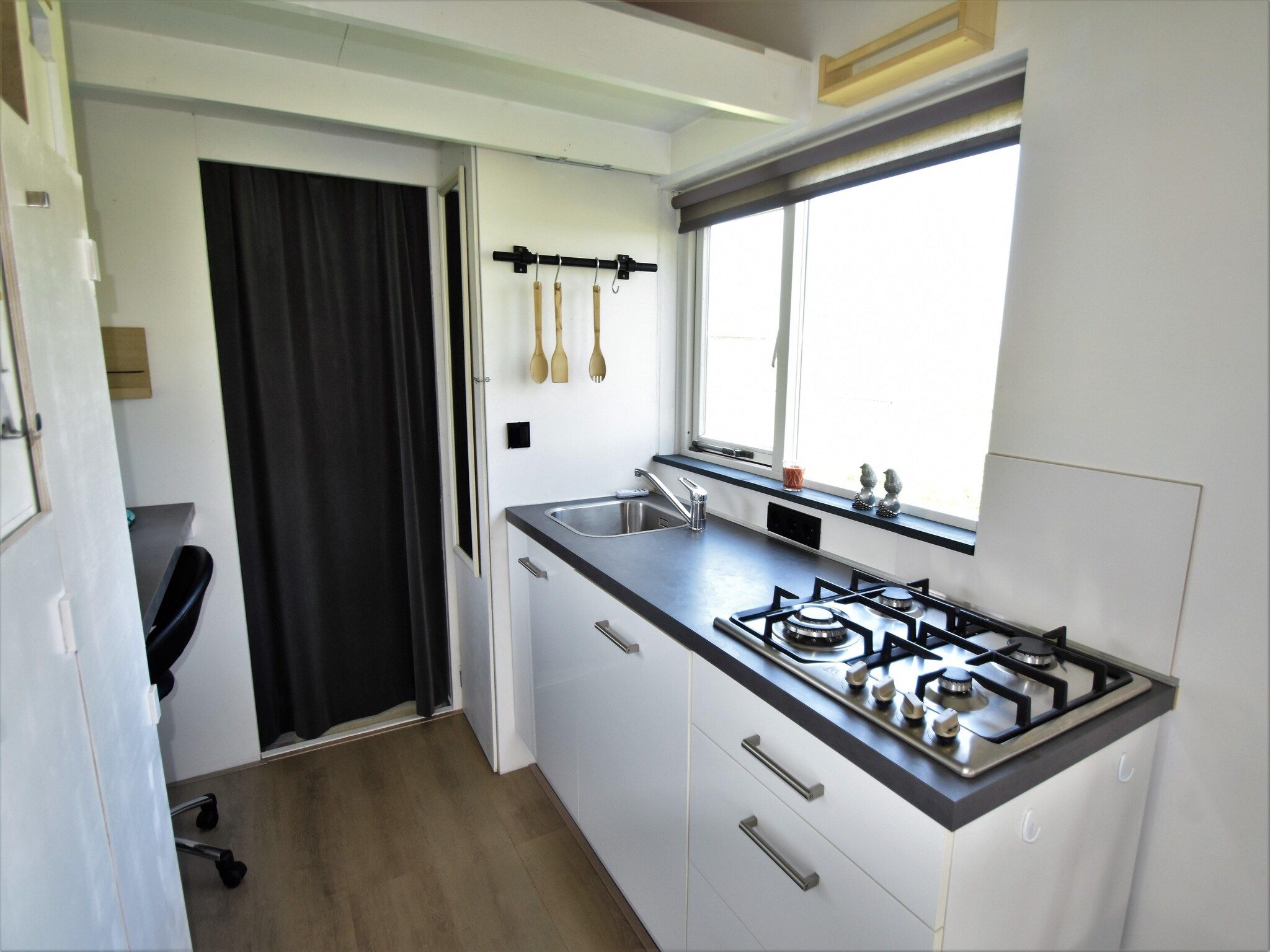 De keuken van Tiny House in Burgerbrug