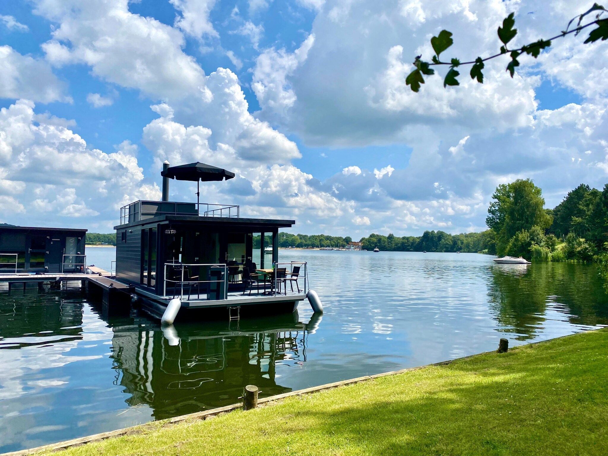 Het uitzicht vanaf Houseboat Marina Mookerplas 1 in Middelaar