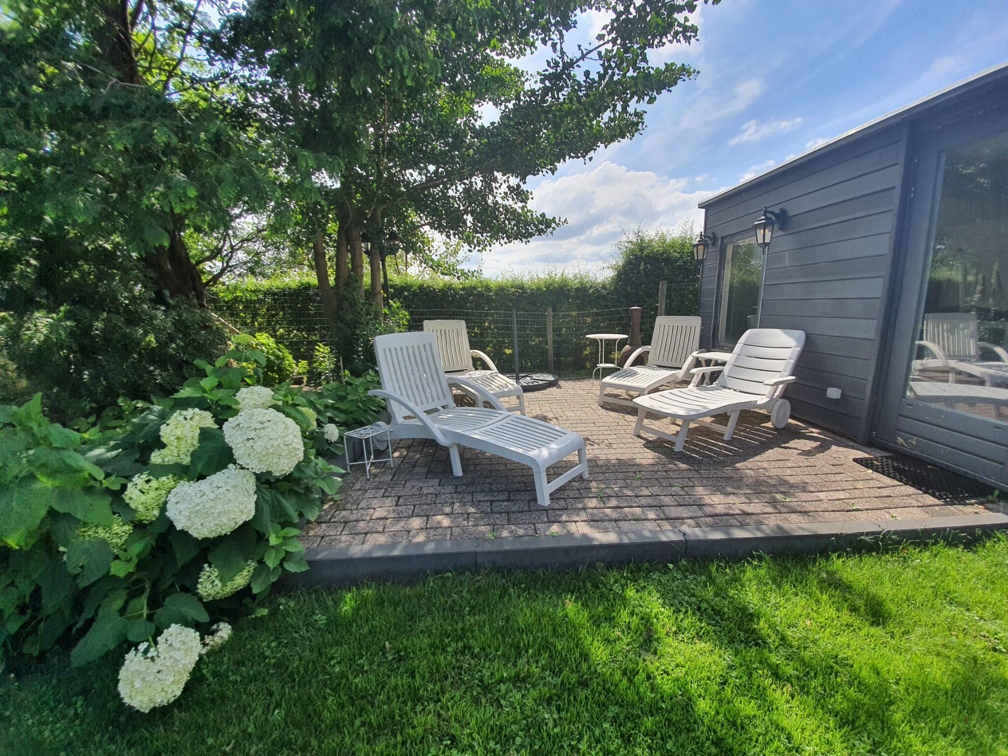 Het terras van BnB van Duin in Steenderen