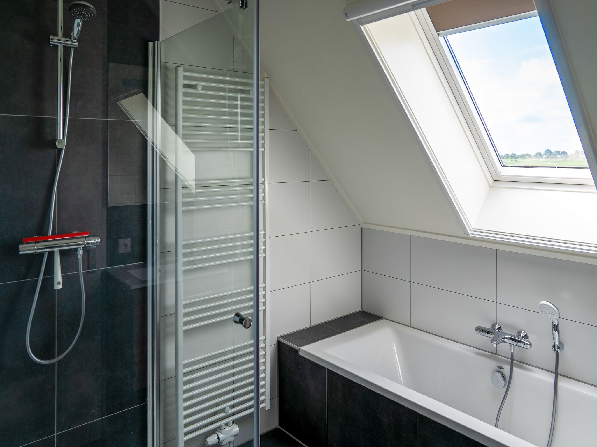 De badkamer van Friese Villa in Leons in Leons