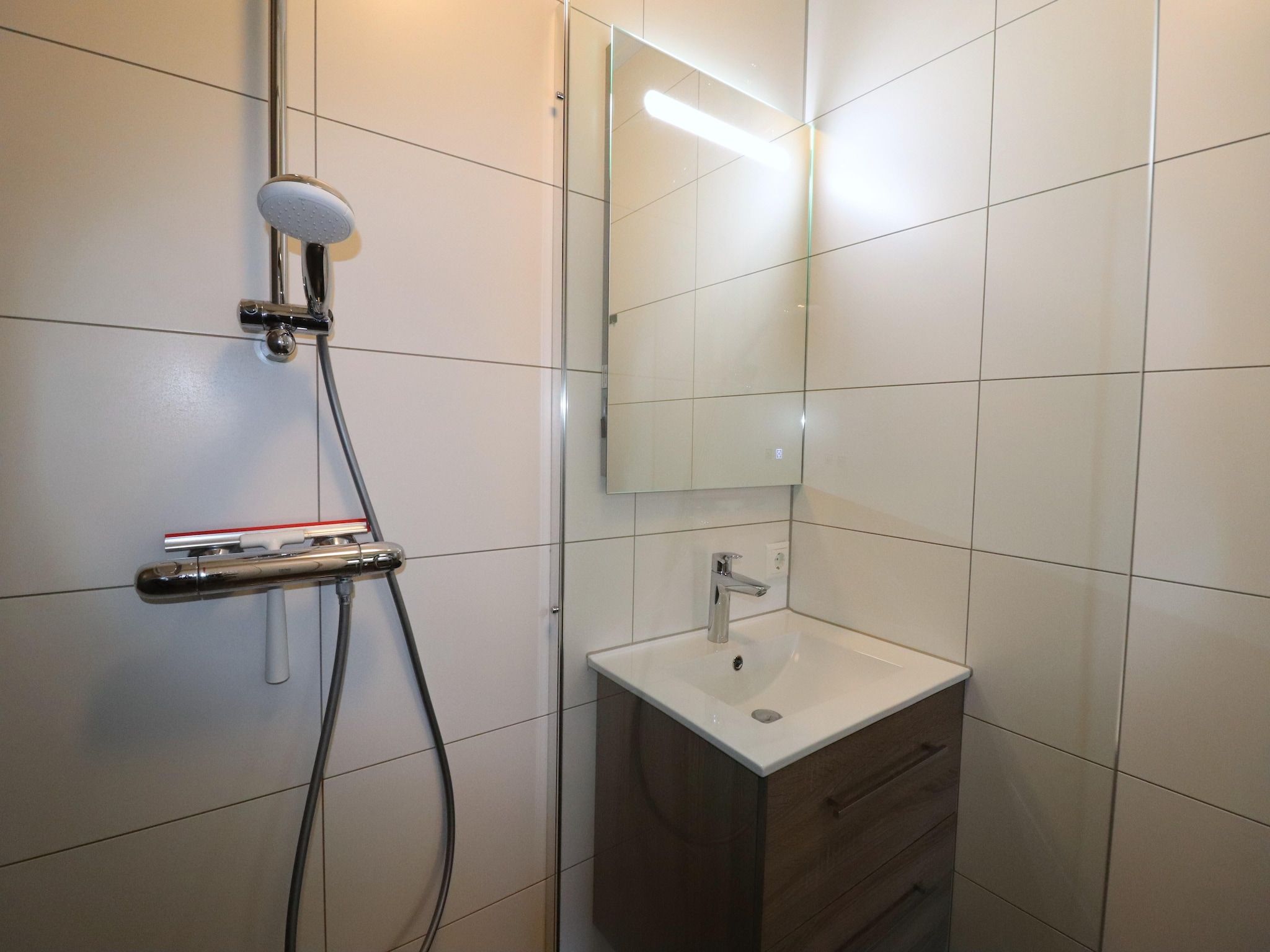 De badkamer van Friese Villa in Leons in Leons