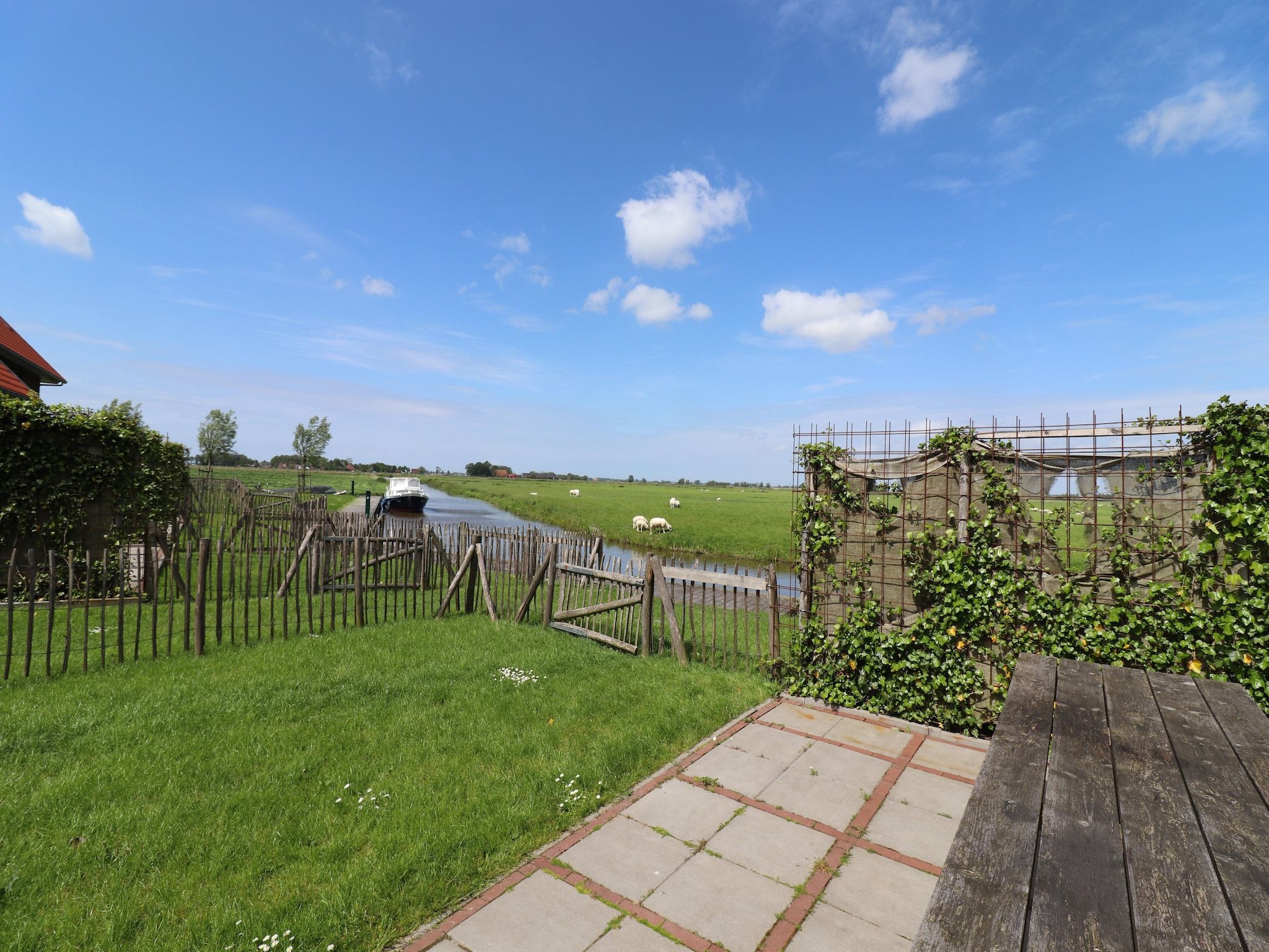 Het uitzicht vanaf 20 persoons villa in Leons