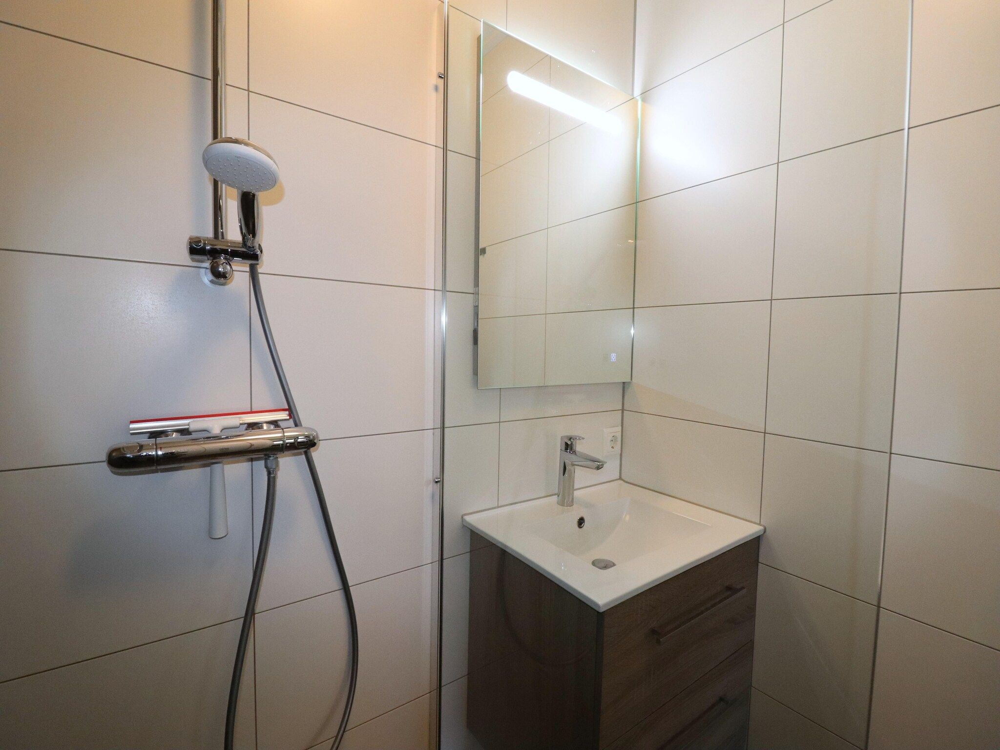 De badkamer van 20 persoons villa in Leons