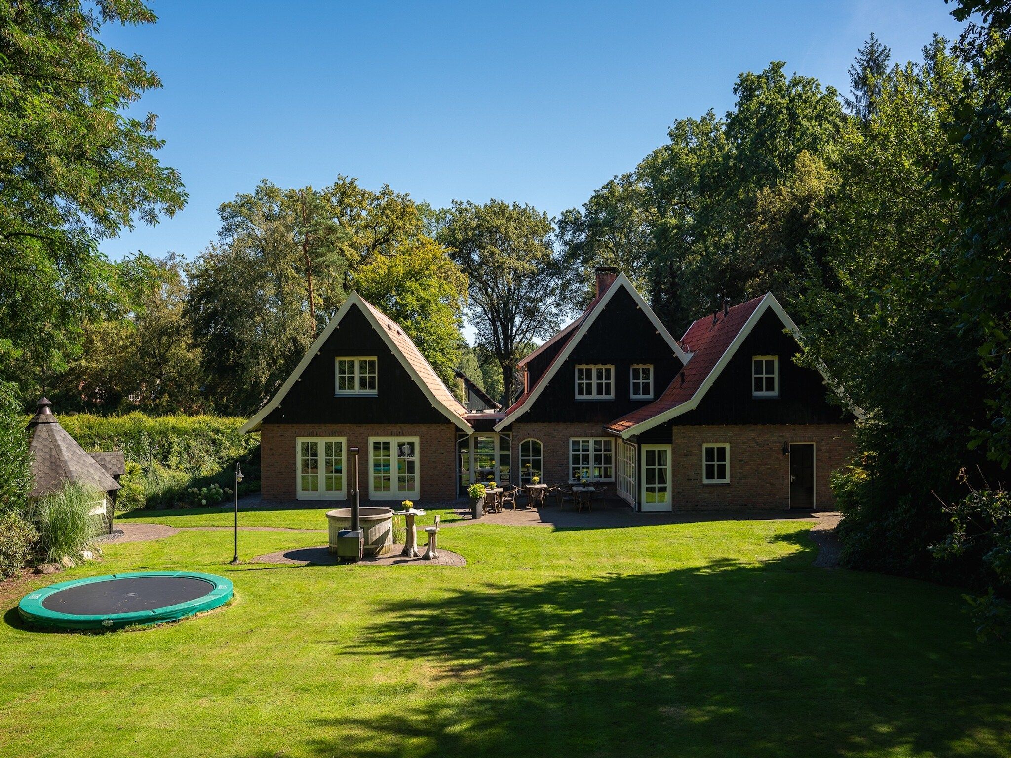 De buitenkant van Het Landhuis in Losser