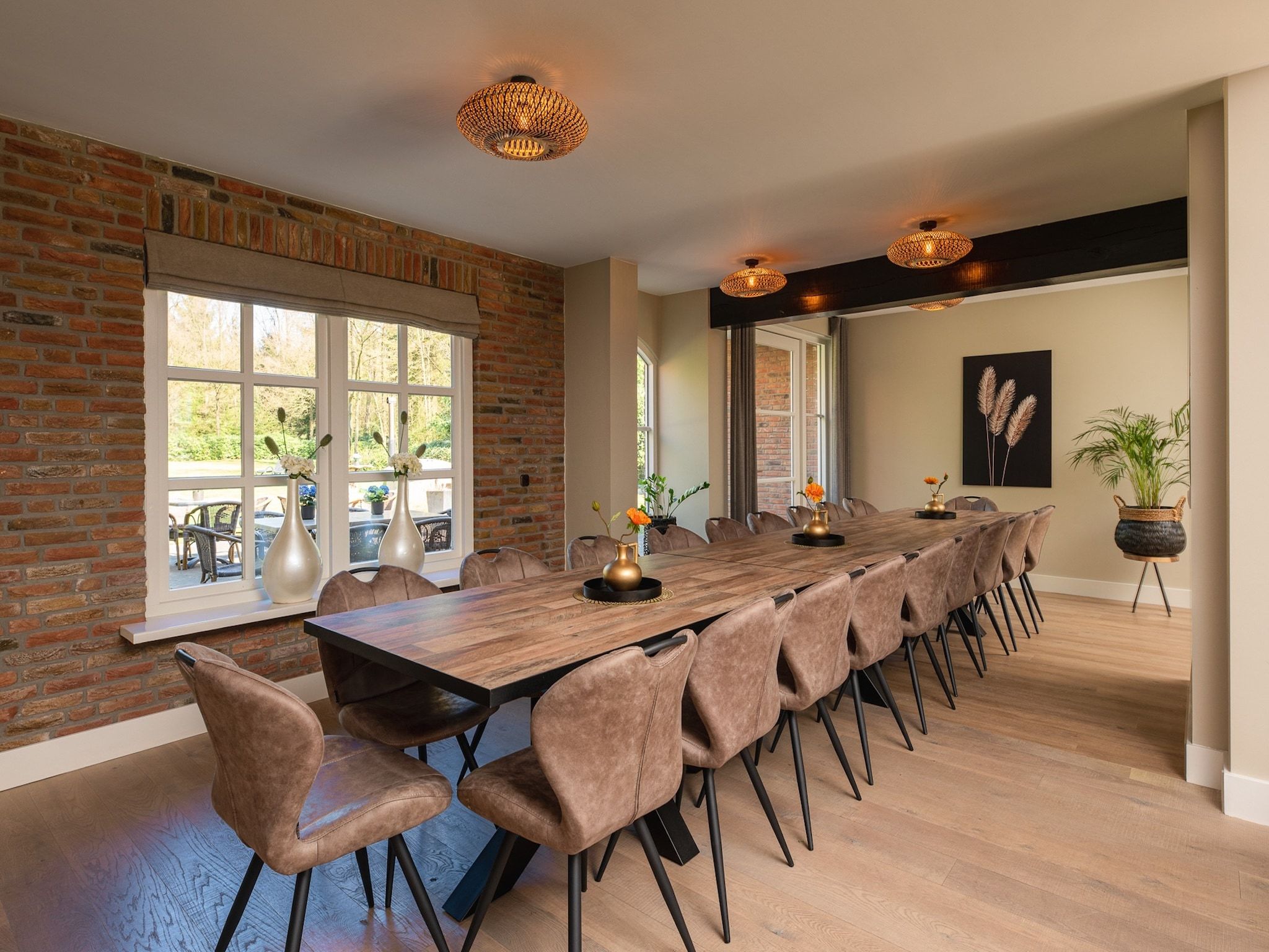 De eetkamer van Het Landhuis in Losser