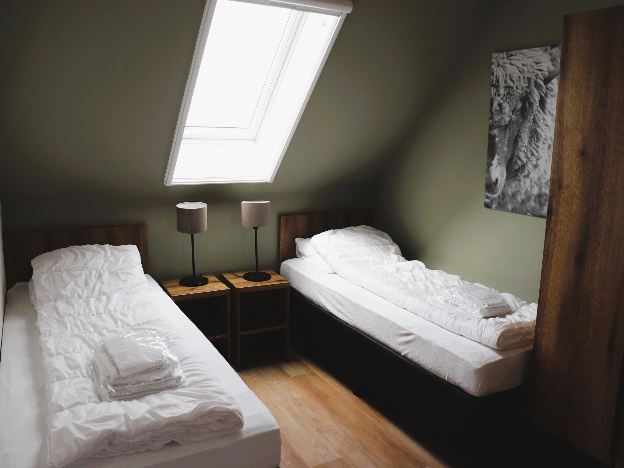 Een slaapkamer van combinatie van 2x 10 persoons woning in Leons