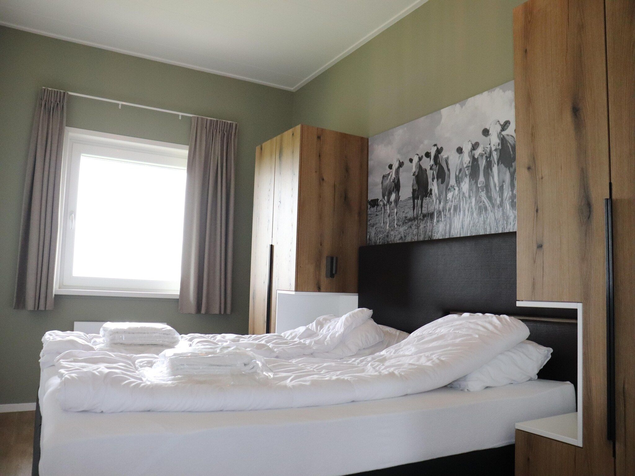 Een slaapkamer van combinatie van 2x 10 persoons woning in Leons