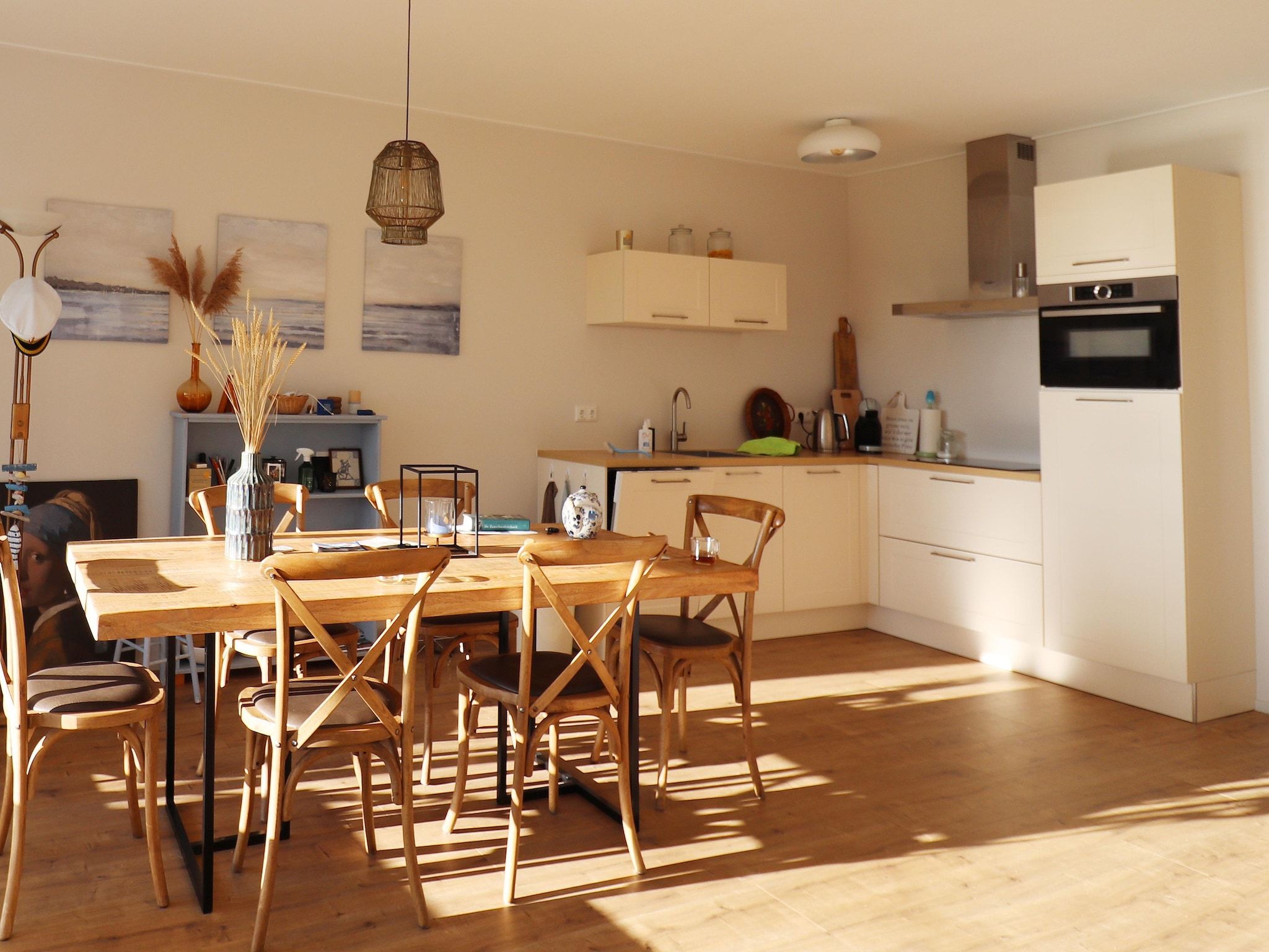 De eetkamer van Appartement aan het meer in Heeg in Heeg