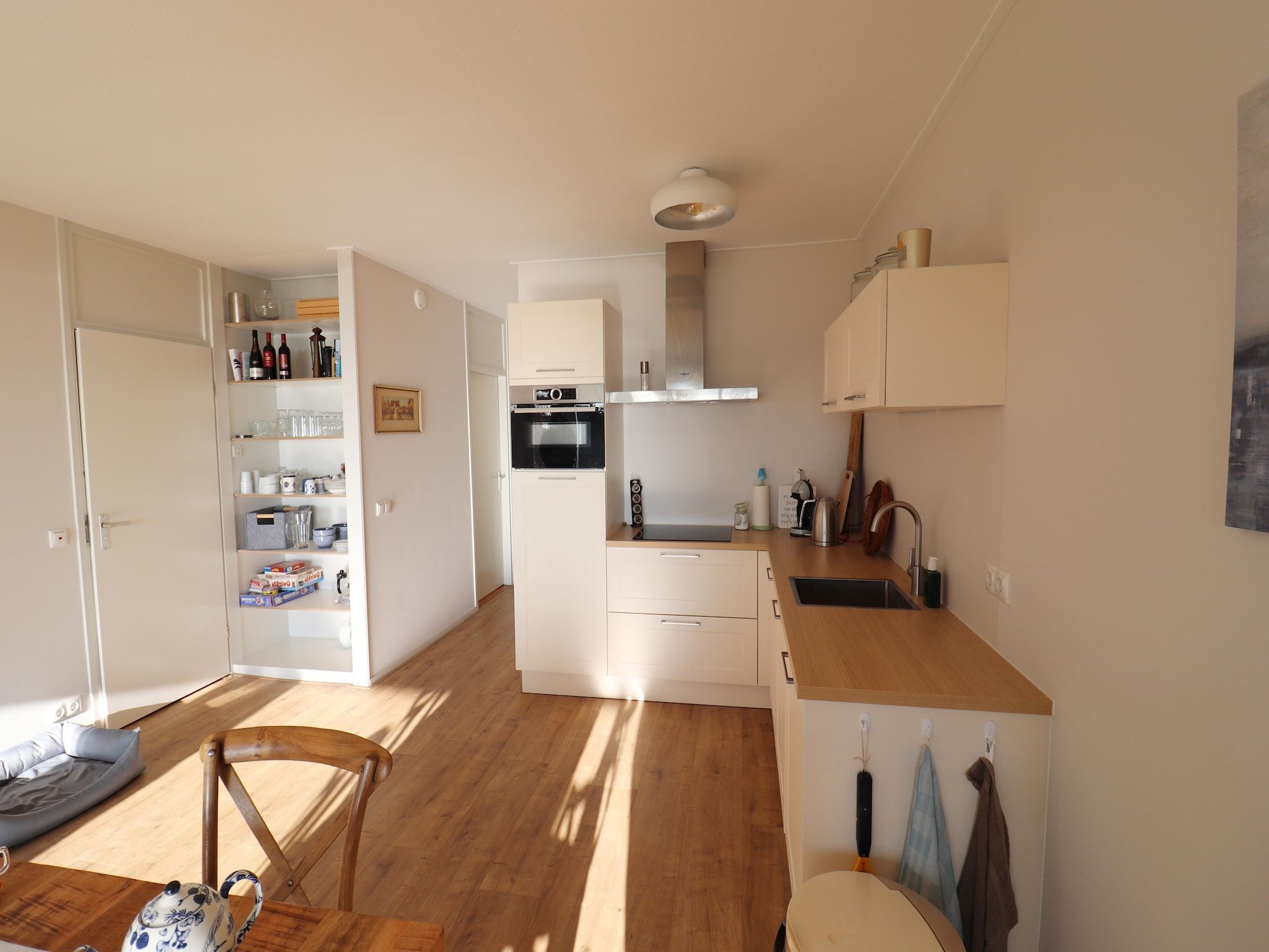 De keuken van Appartement aan het meer in Heeg in Heeg