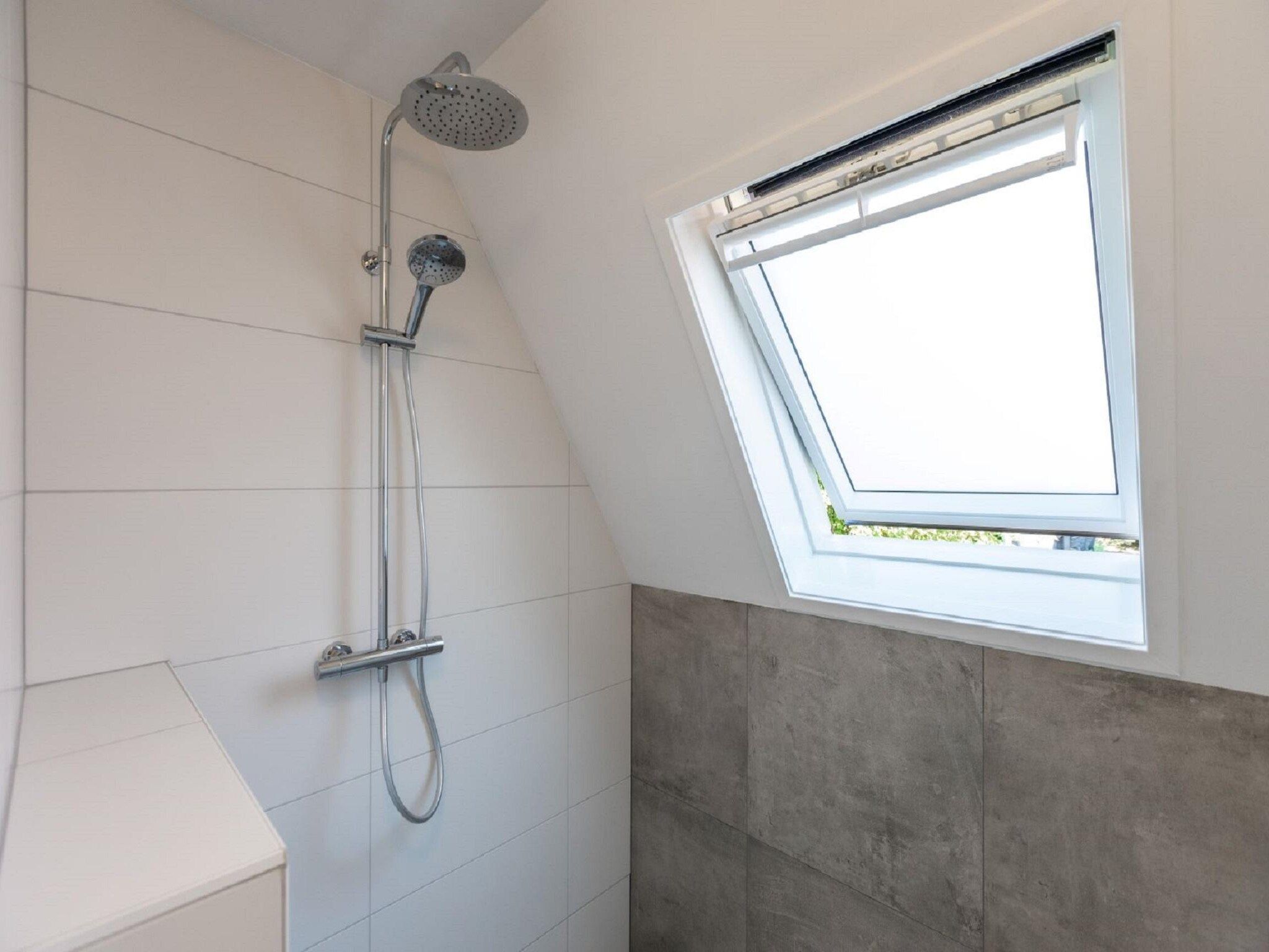 De badkamer van Vakantie bij Meeussen - Molendal 3 in Plasmolen