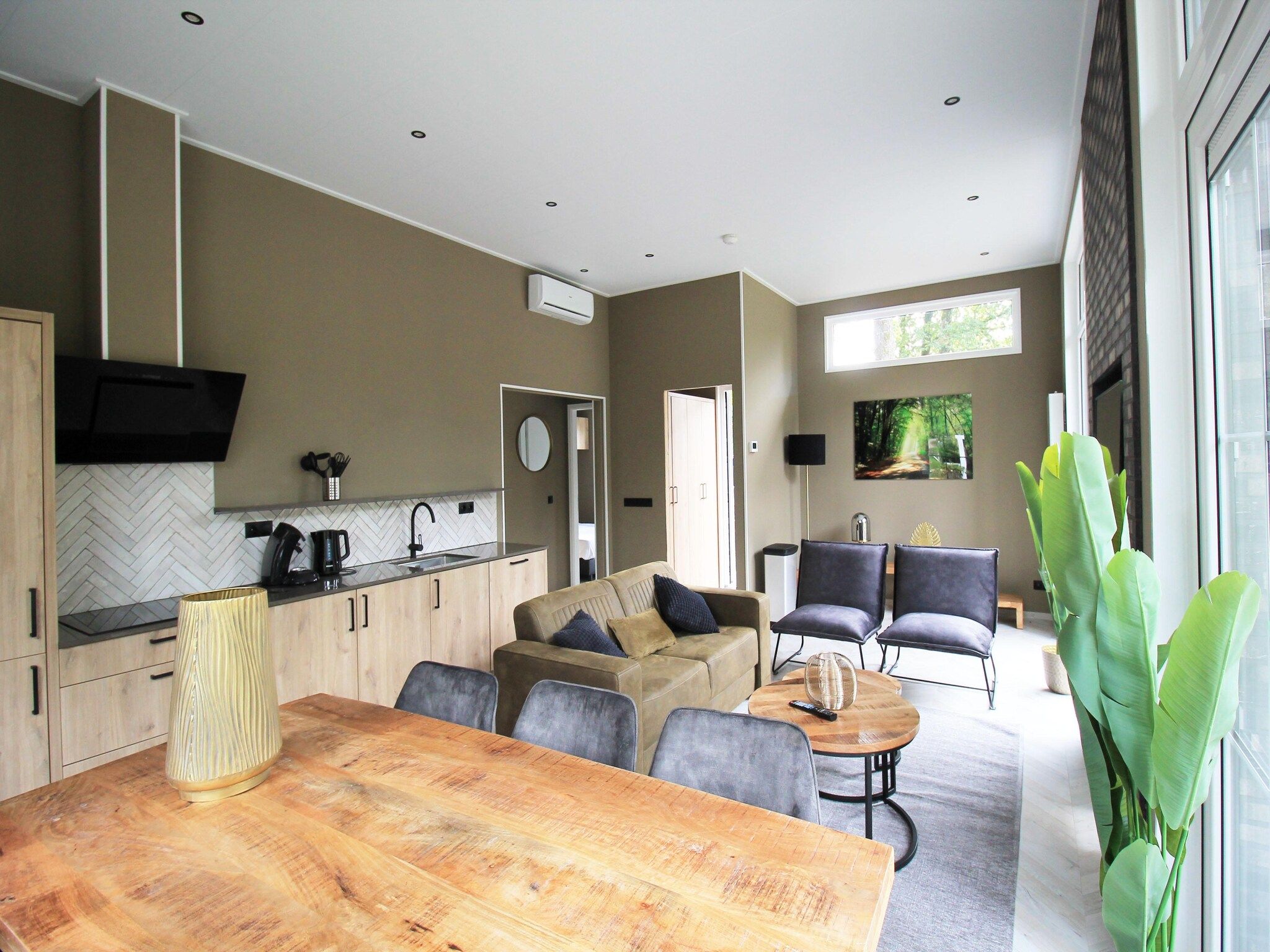 De woonkamer van Vakantiepark De Rimboe & De Woeste Hoogte 42 in Hoenderloo