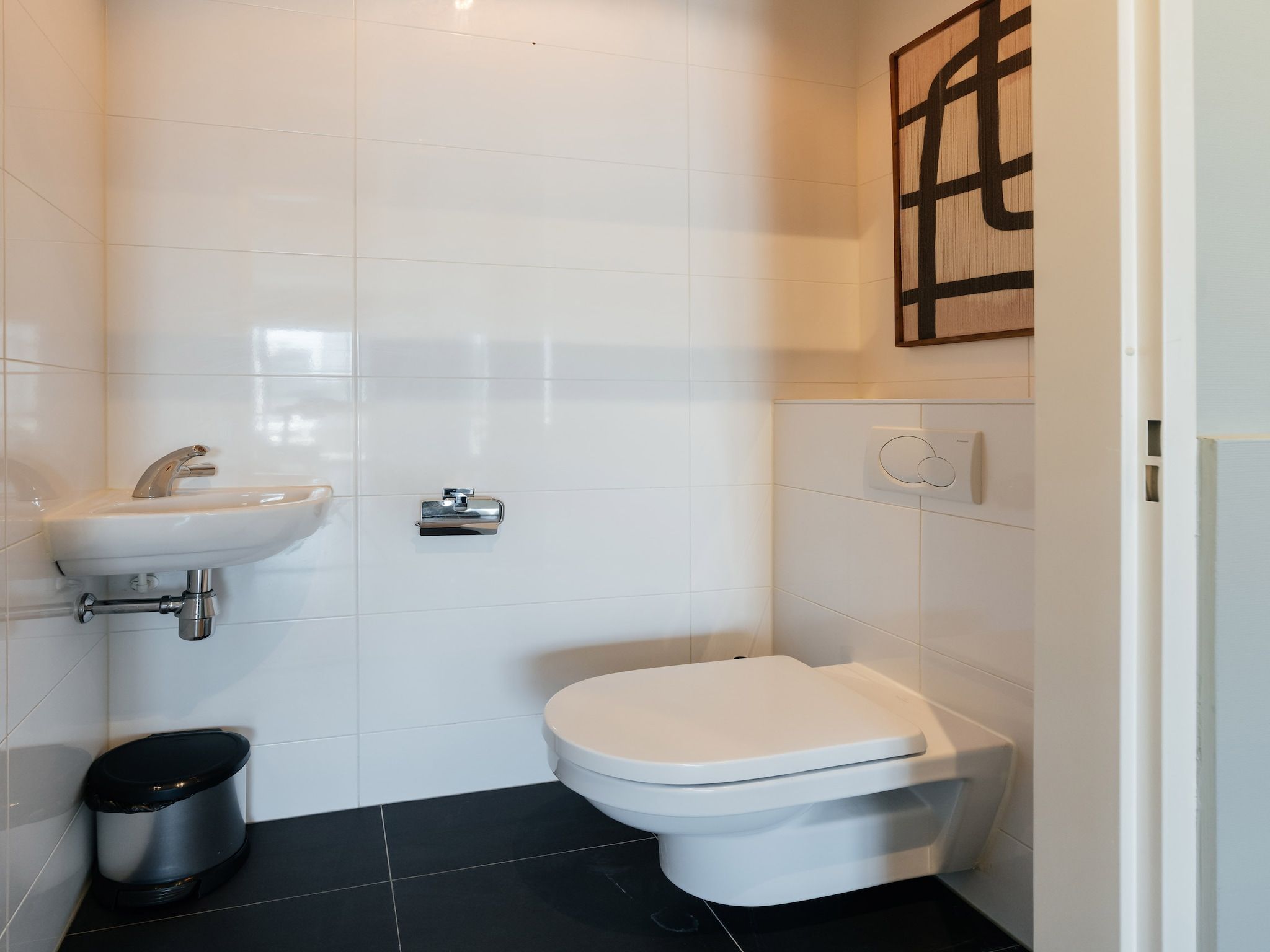De badkamer van Scheveningen Harbour 6B in Den Haag