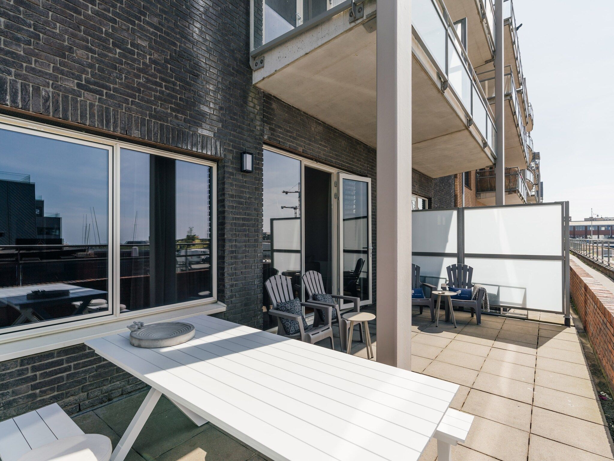 Het terras van Scheveningen Harbour 6B in Den Haag
