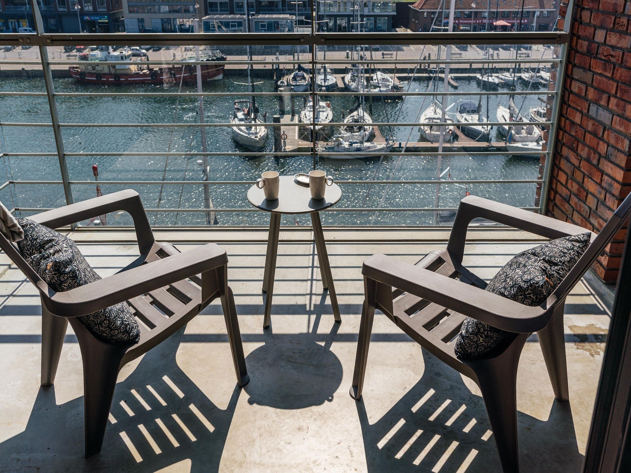 Het terras van Scheveningen Harbour 12 in Scheveningen
