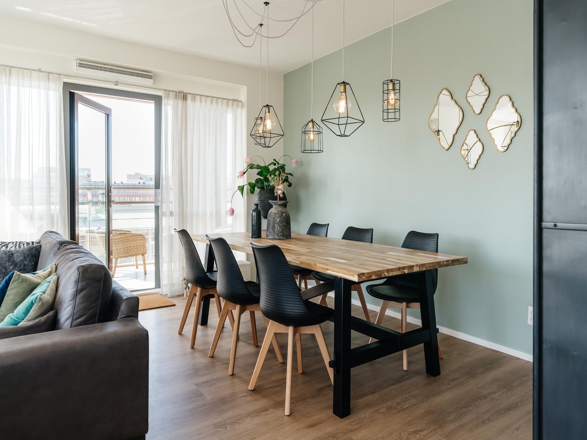De eetkamer van Scheveningen Harbour 80B in Scheveningen
