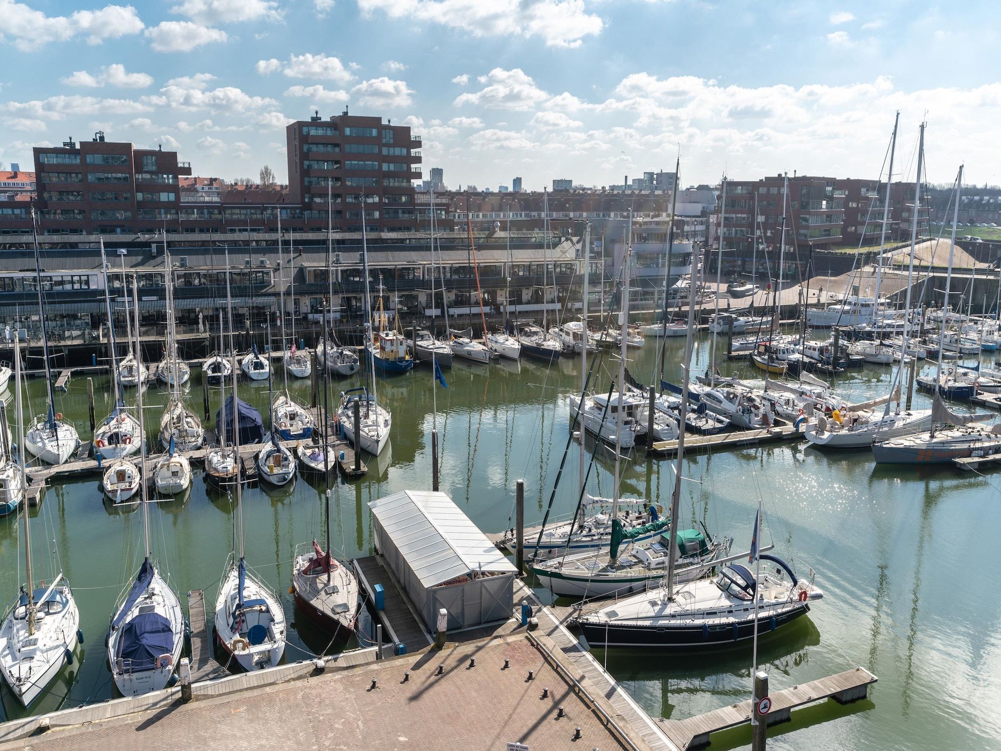 Het uitzicht vanaf Scheveningen Harbour 80B in Scheveningen