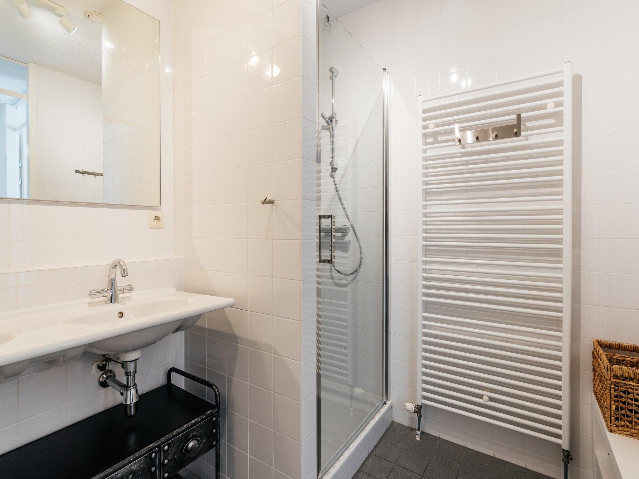 De badkamer van Scheveningen Harbour 80B in Scheveningen