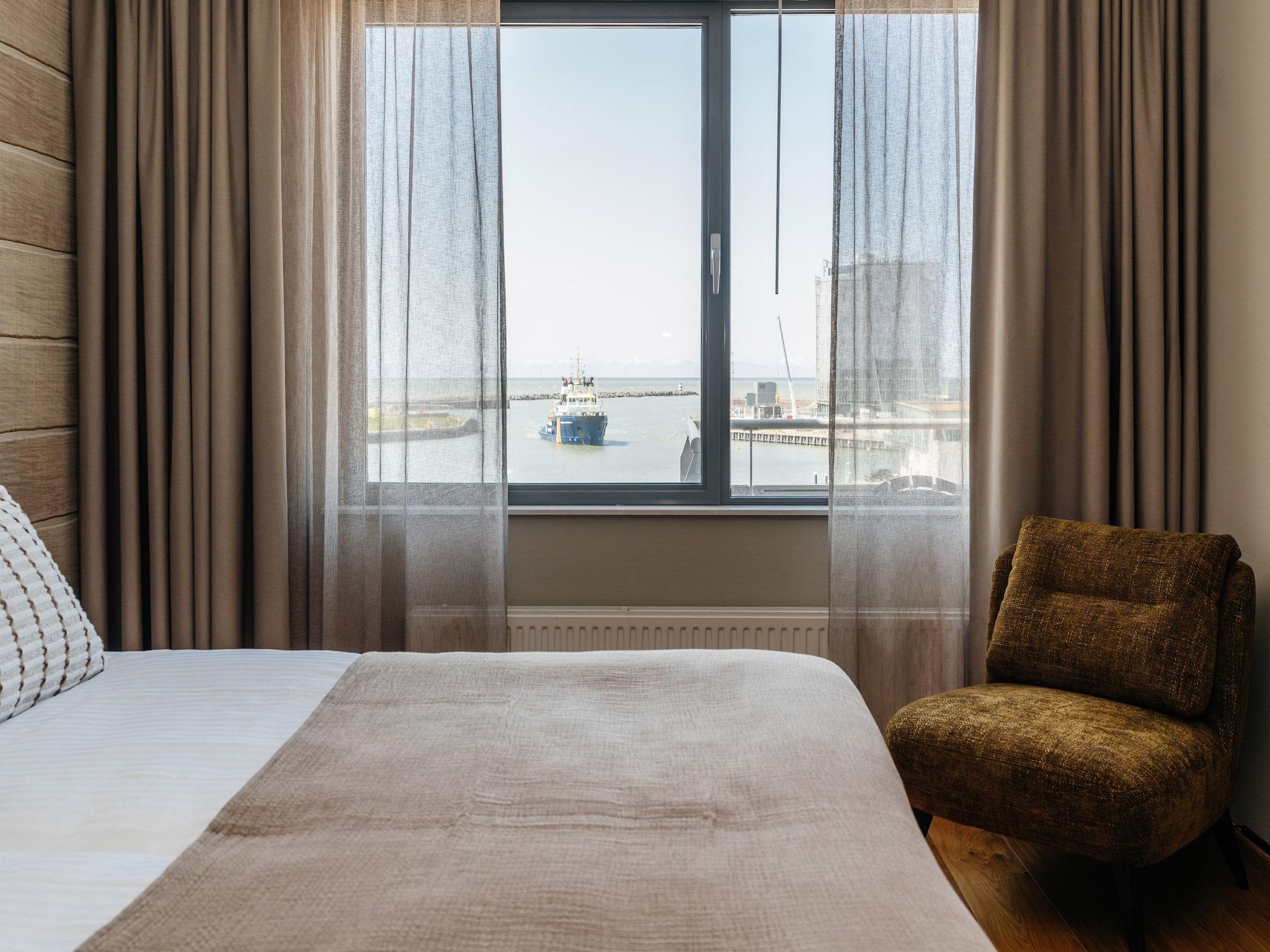 Een slaapkamer van Scheveningen Harbour 40A in Den Haag