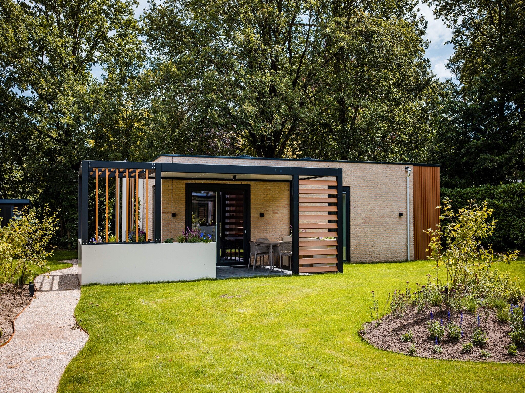 De buitenkant van Dwergarend 17-09 in Voorthuizen