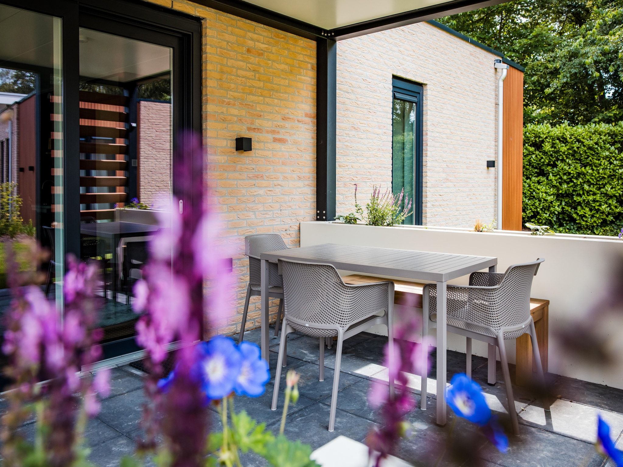 Het terras van Dwergarend 17-17 in Voorthuizen