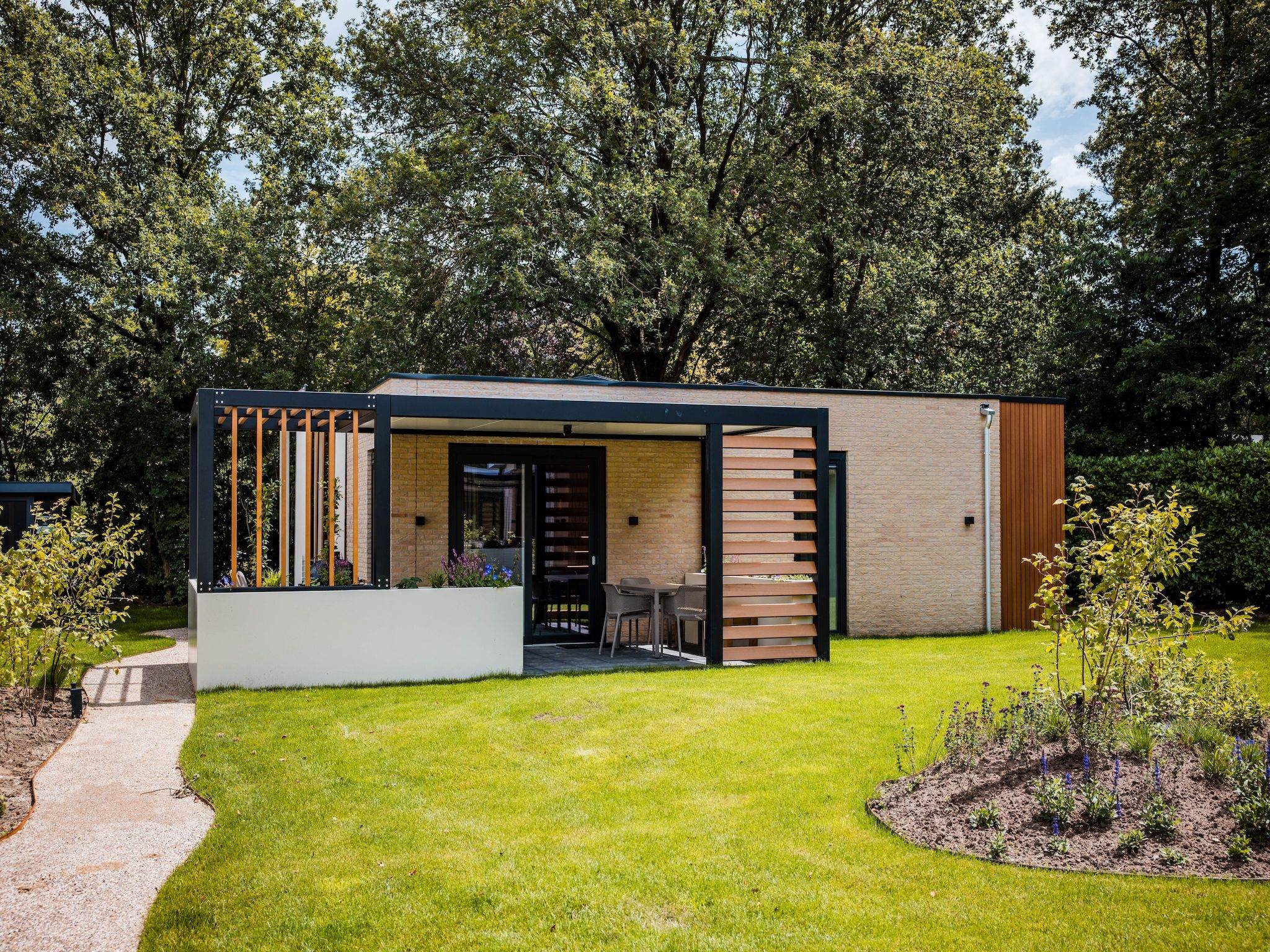 De buitenkant van Dwergarend 17-17 in Voorthuizen
