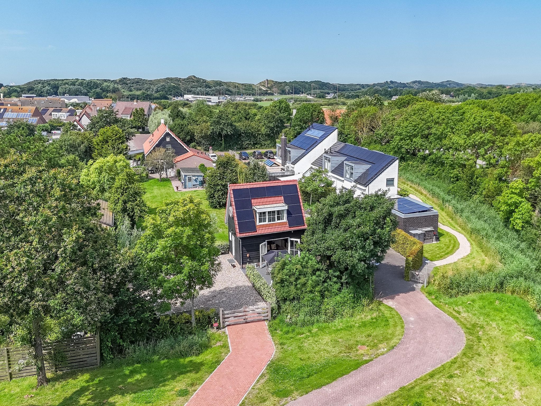De buitenkant van Sloestraat 38  Zoutelande 'Het Koetshuys' in Zoutelande