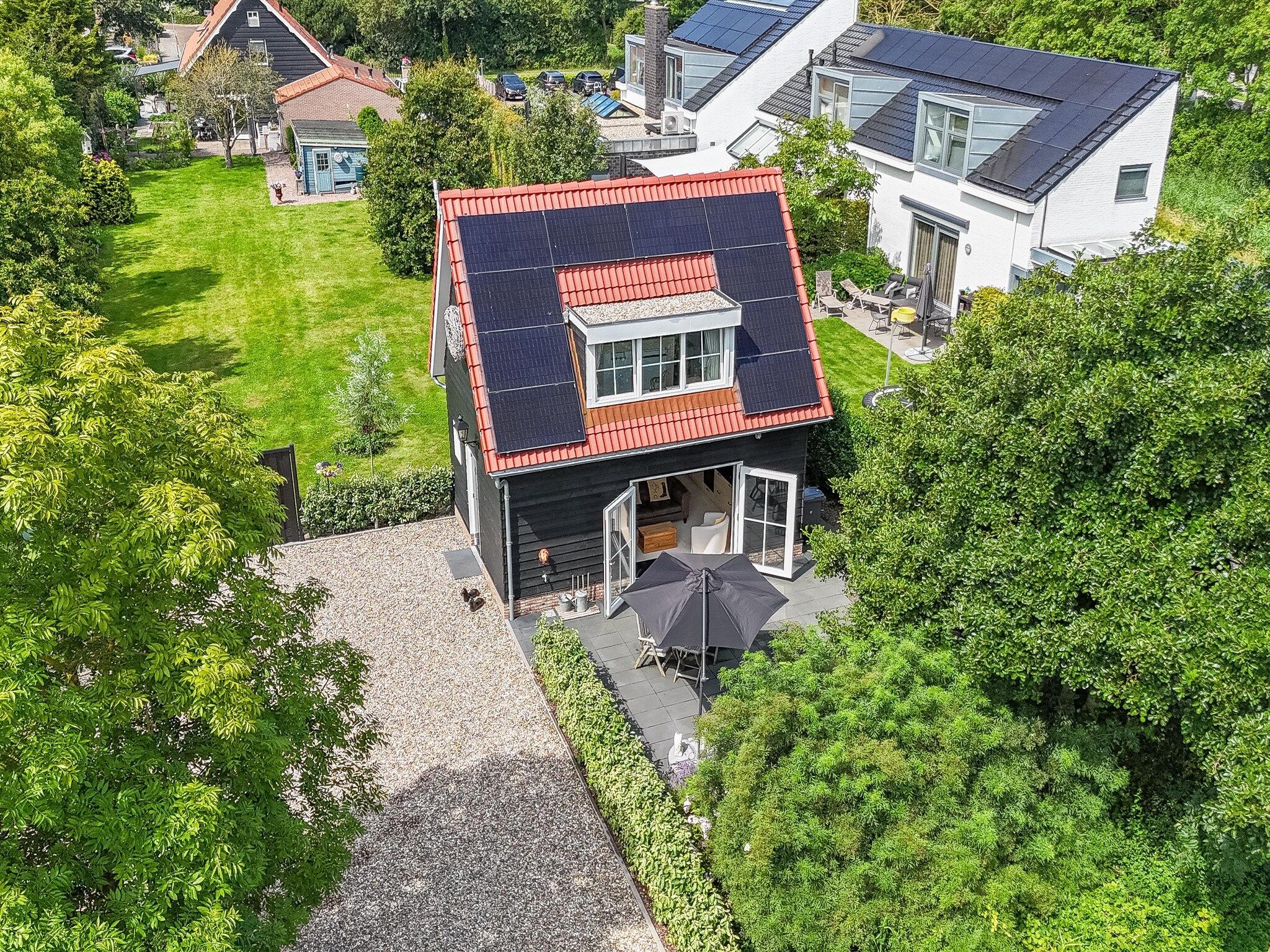 De buitenkant van Sloestraat 38  Zoutelande 'Het Koetshuys' in Zoutelande