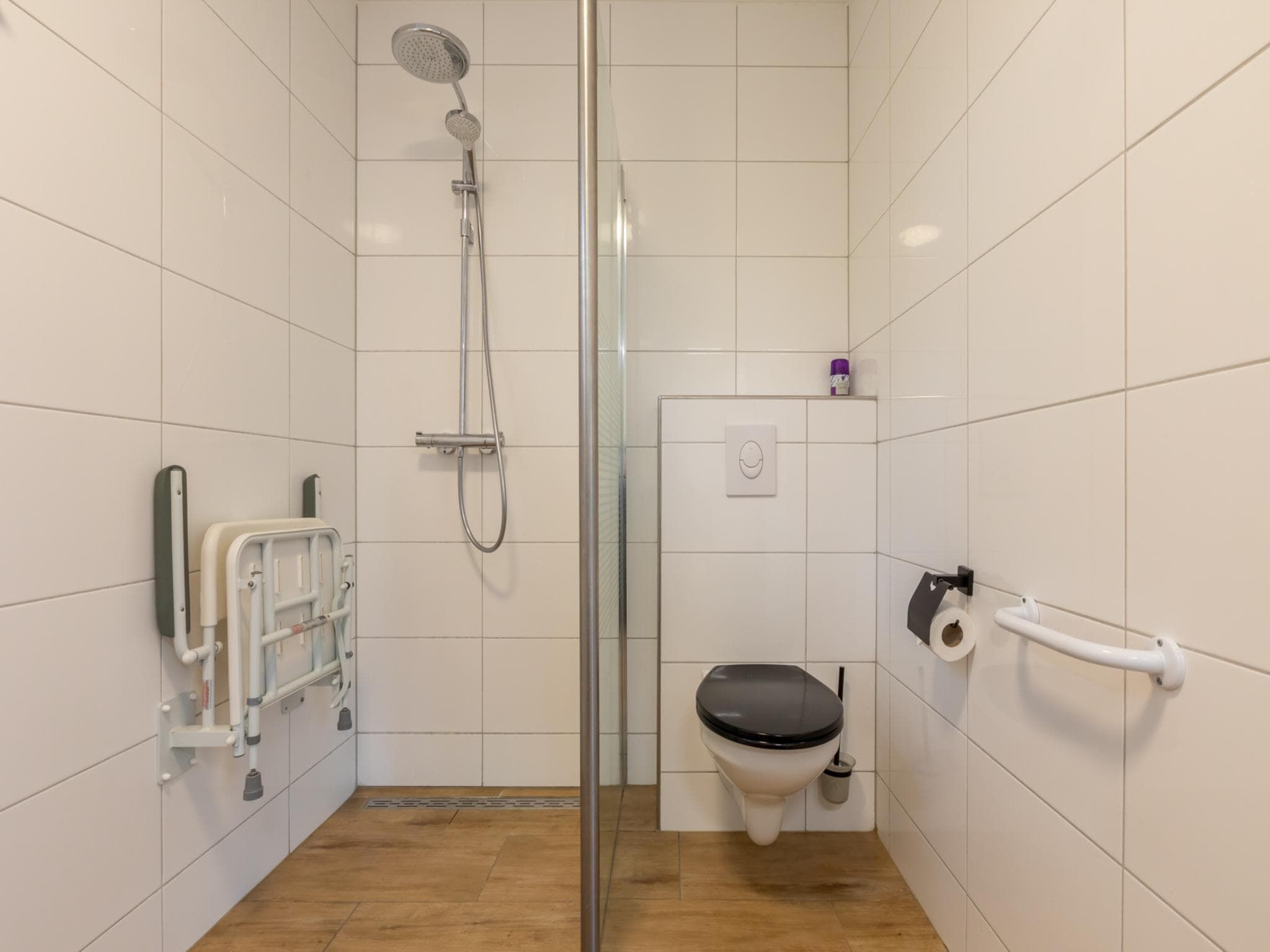 De badkamer van Achterweg 10 l Zonnemaire 'Sol e Mar' in Zonnemaire