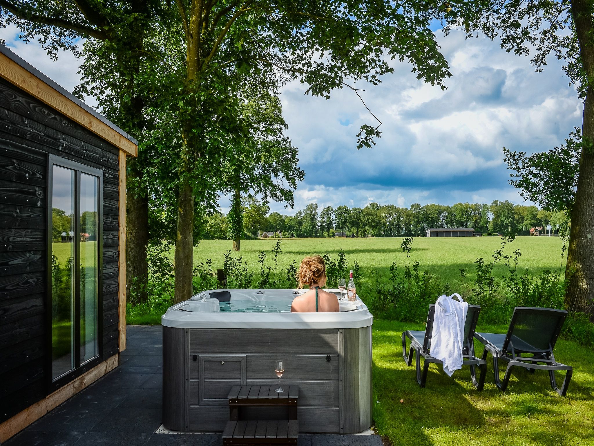 De tuin van Buitenplaats Holten 20 in Rijssen