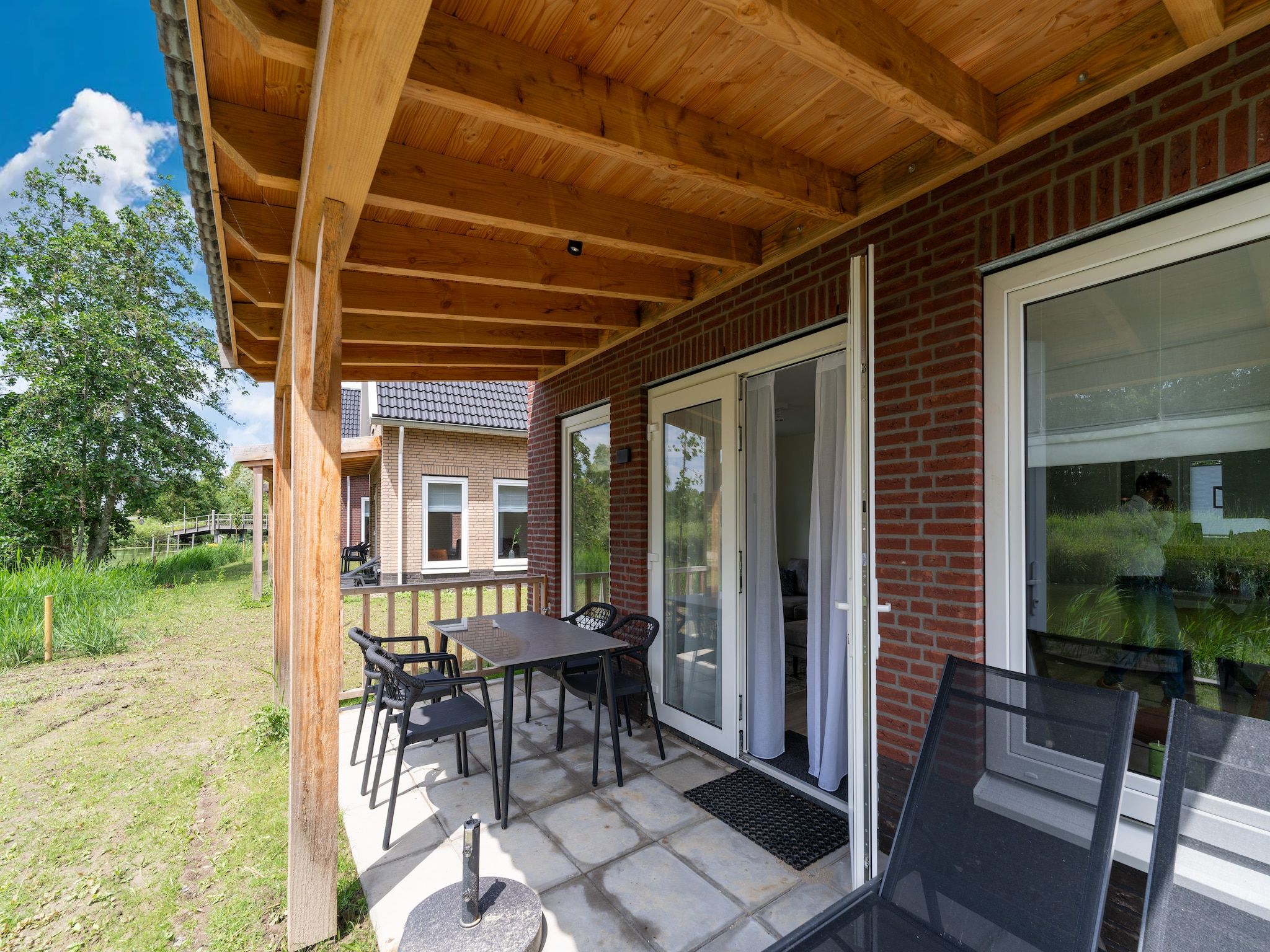 Het terras van Kuifduiker 3 in Simonshaven