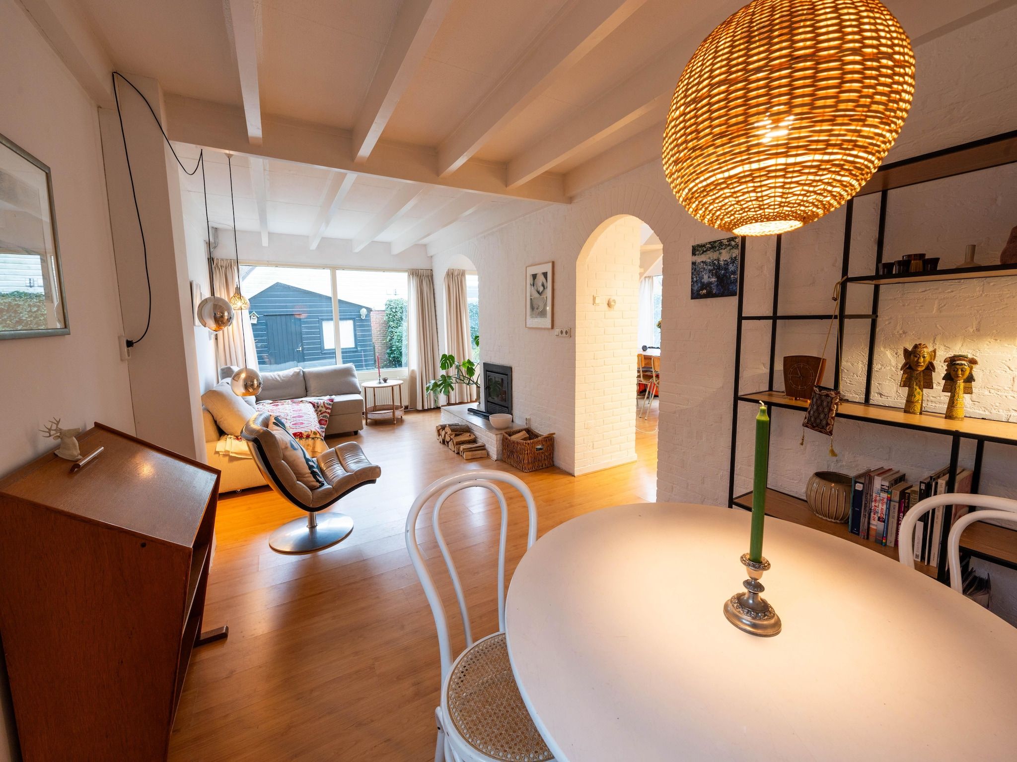 De woonkamer van Casa Duna in Noordwijkerhout