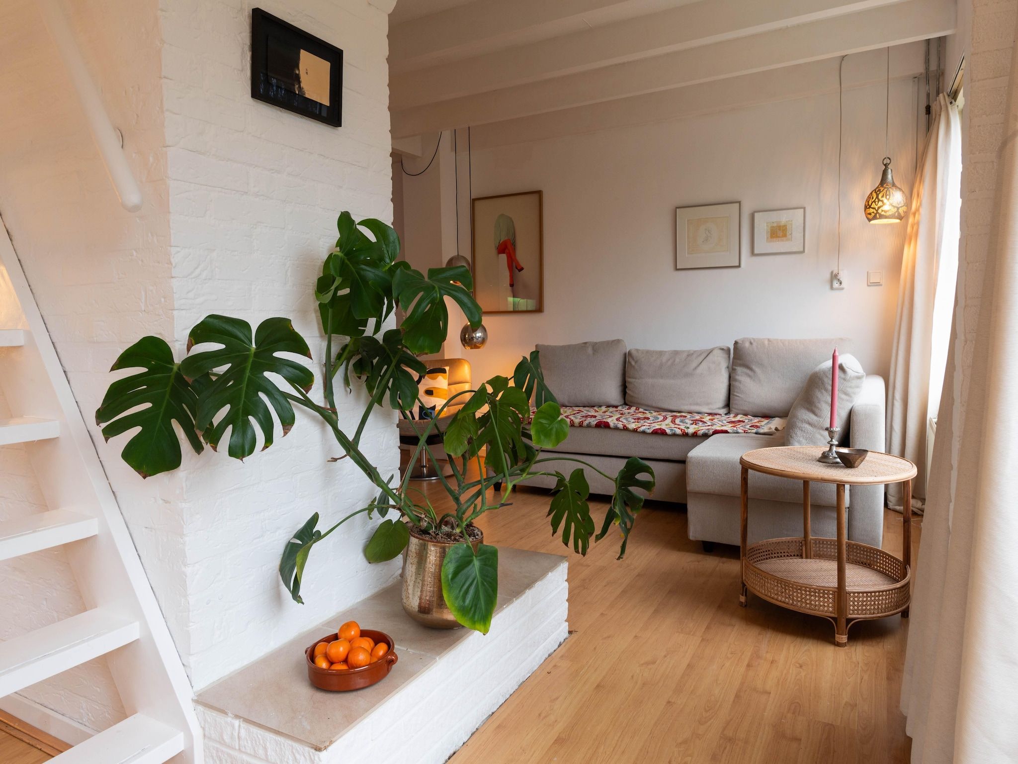 De woonkamer van Casa Duna in Noordwijkerhout