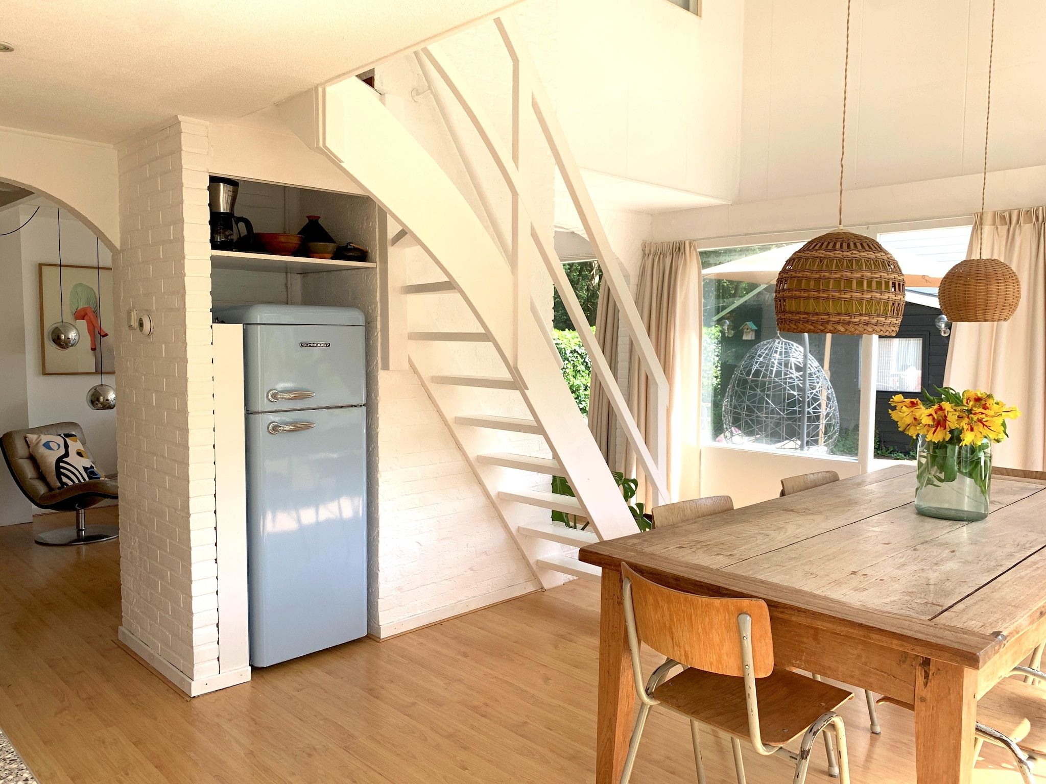 De eetkamer van Casa Duna in Noordwijkerhout