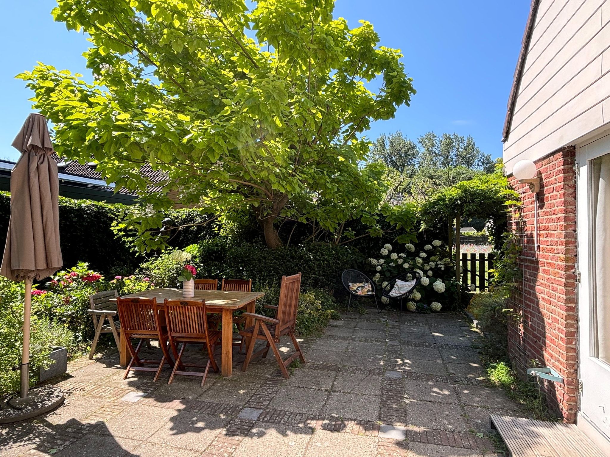 Het terras van Casa Duna in Noordwijkerhout