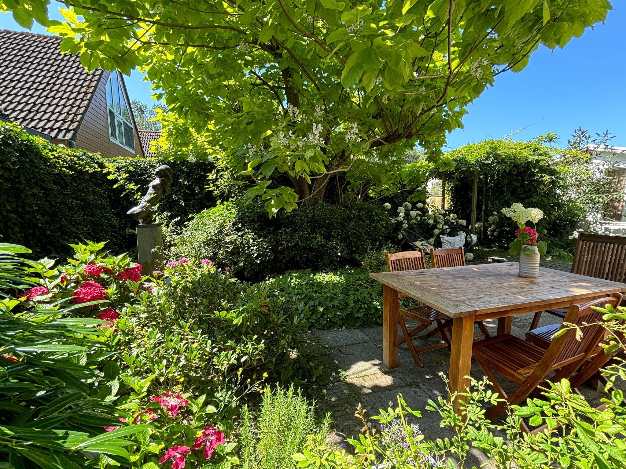 De tuin van Casa Duna in Noordwijkerhout