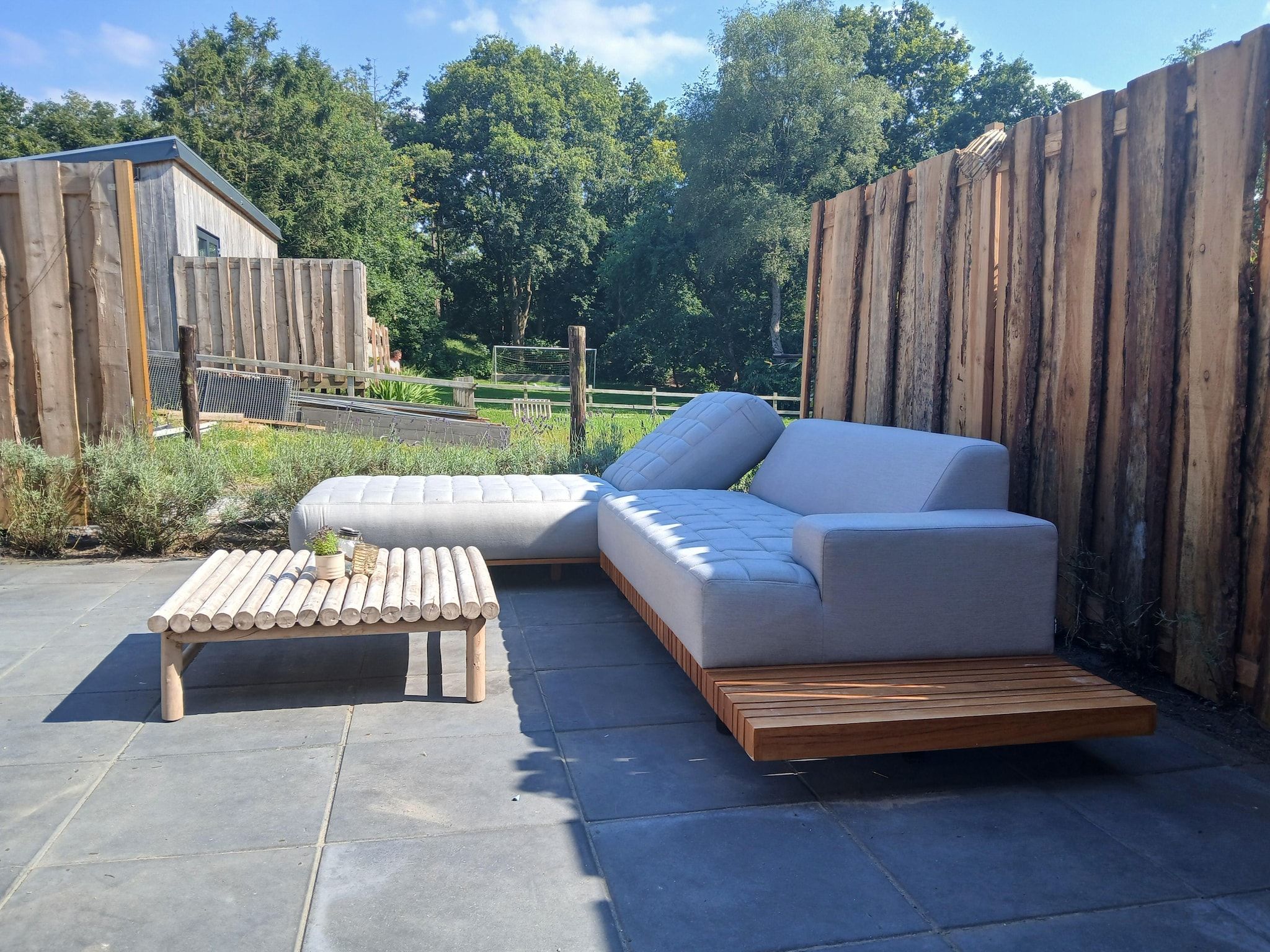 Het terras van Luxe vakantiehuis Veluwe met Wellness in Veluwe
