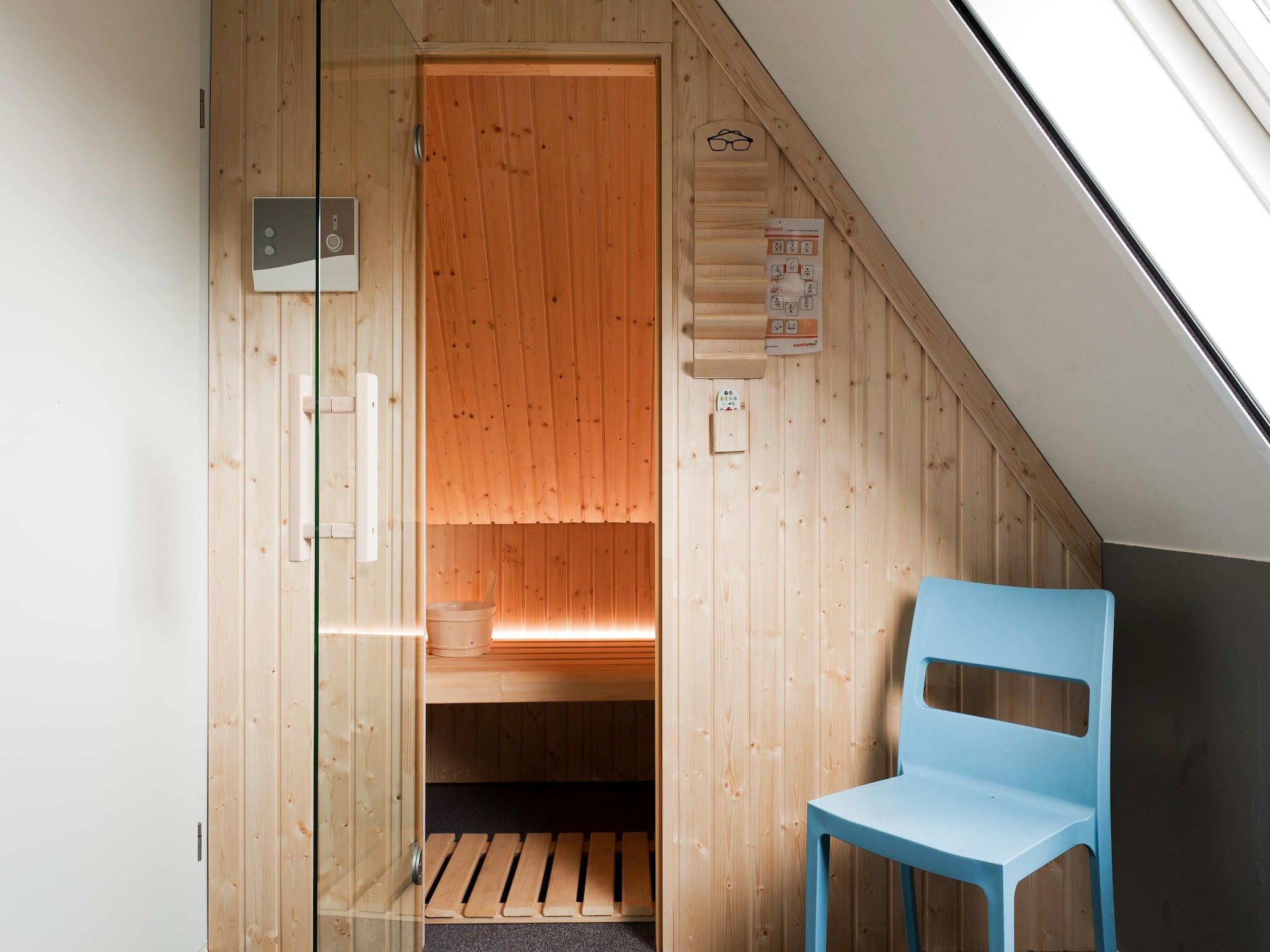 Wellness bij Tobke Wellness de luxe VIP met sauna met buitenspa in Earnewald