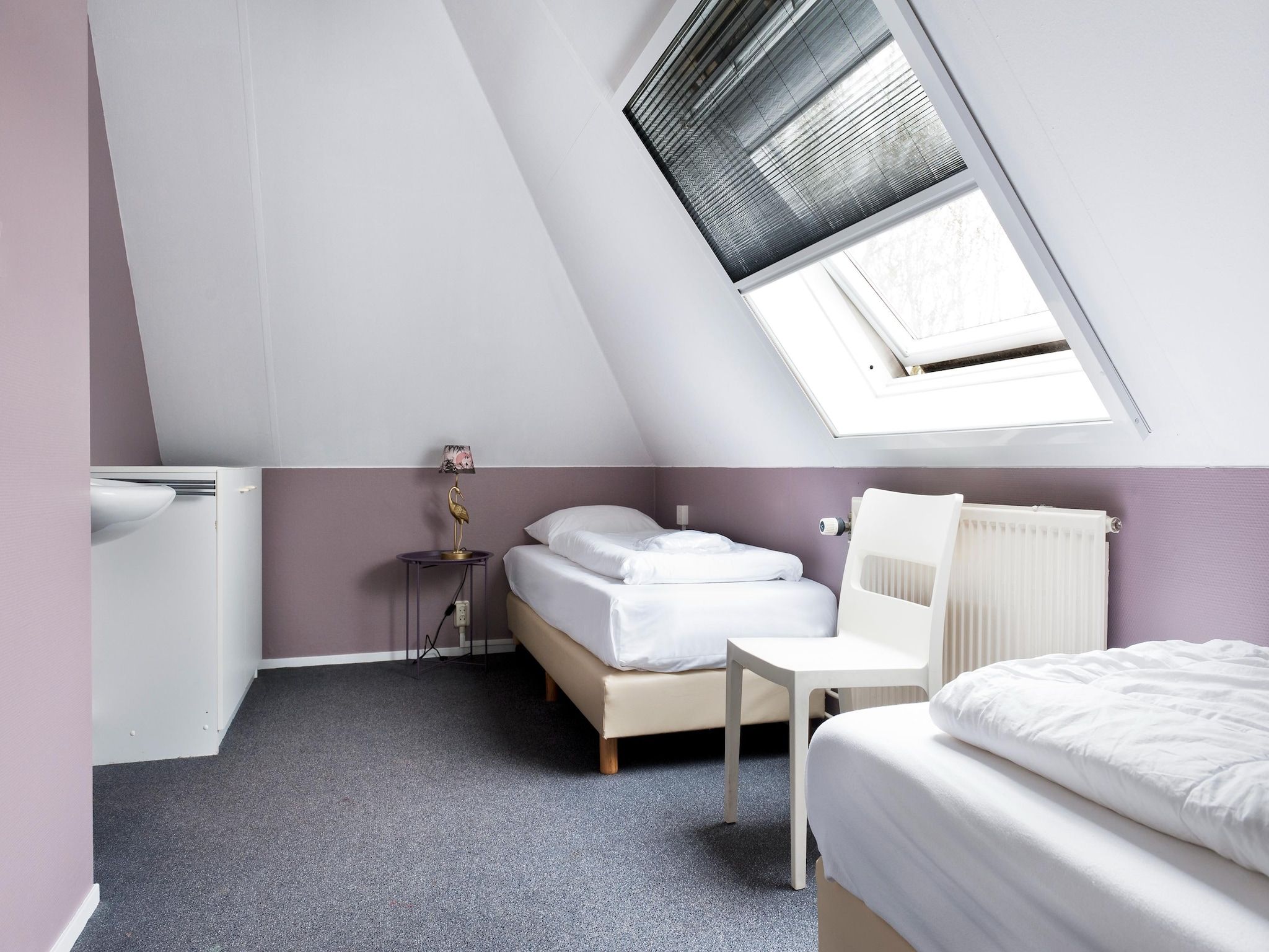Een slaapkamer van Tobke Wellness de luxe VIP met sauna met buitenspa in Earnewald
