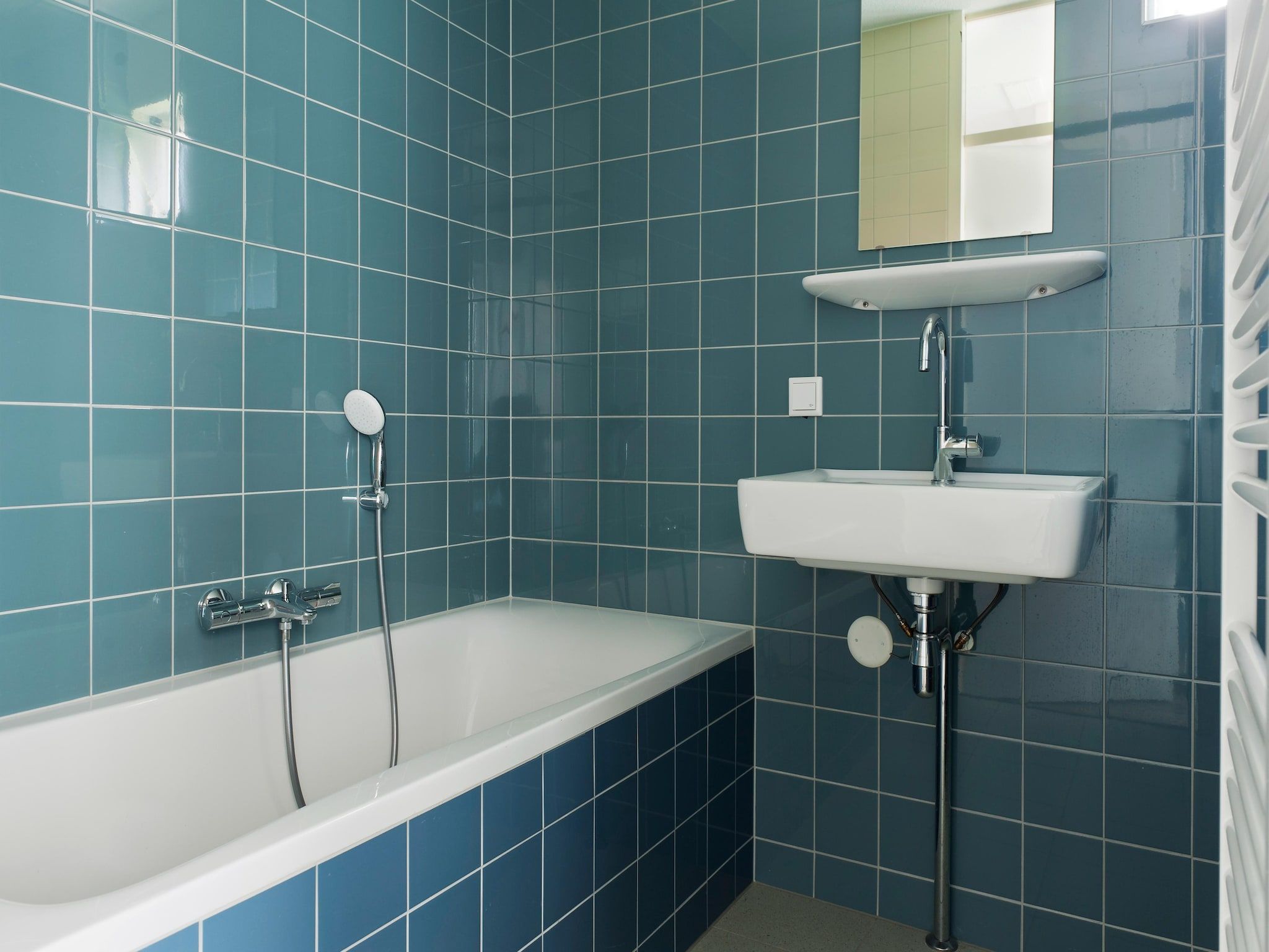 De badkamer van Tobke Wellness de luxe VIP met sauna met buitenspa in Earnewald