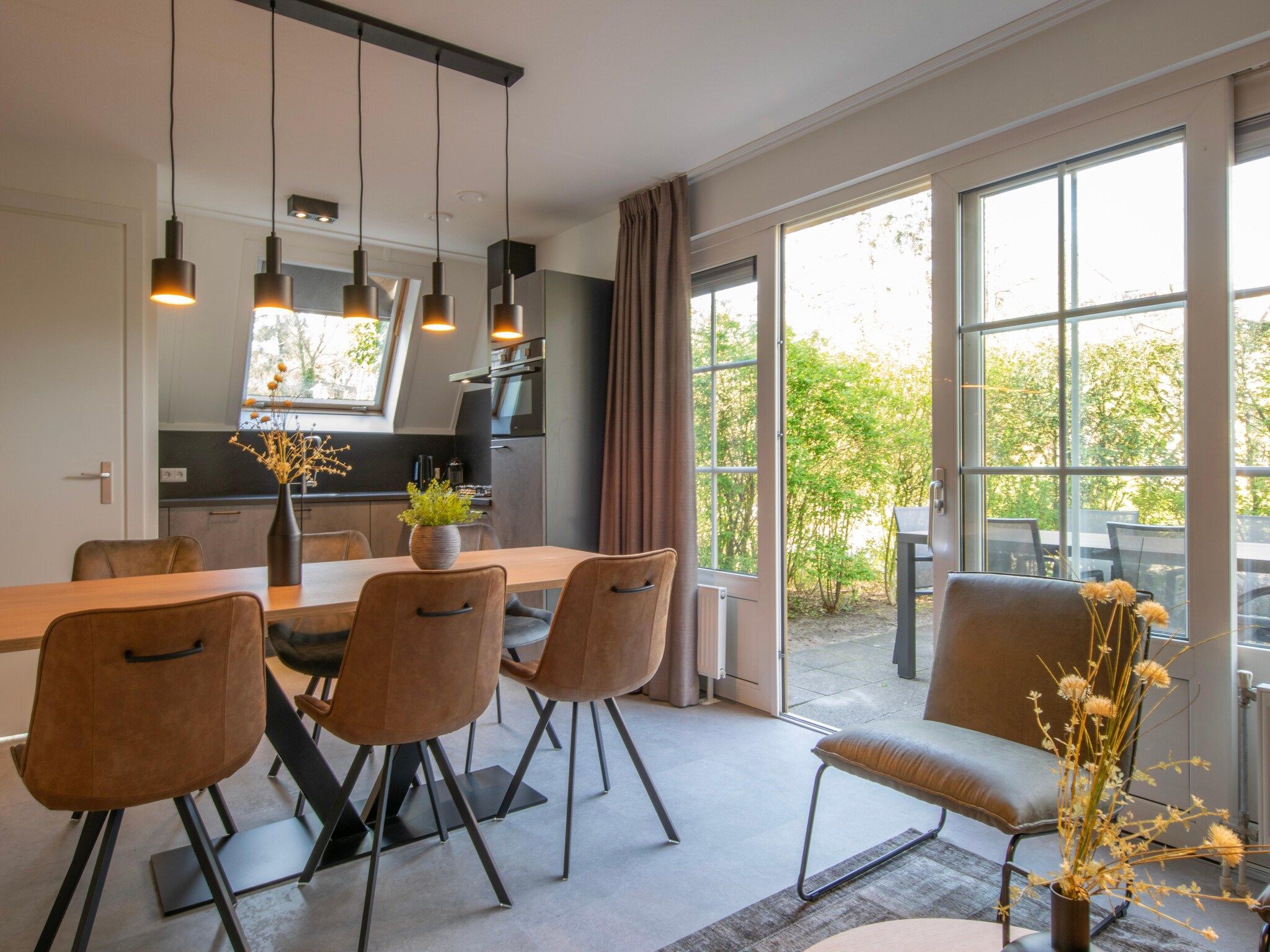 De woonkamer van Vakantiepark de Katjeskelder 25 in Oosterhout