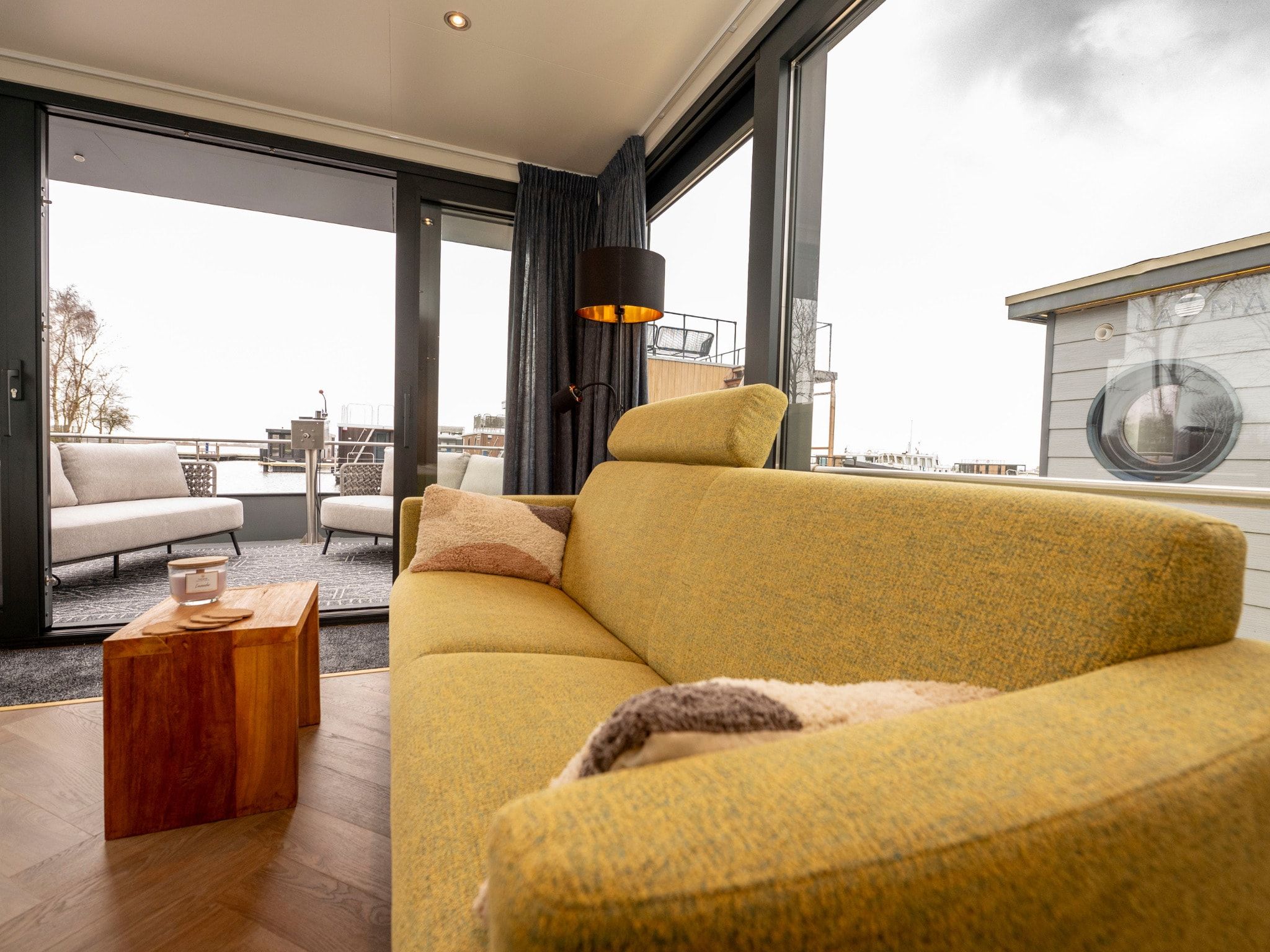 Het uitzicht vanaf Houseboat - Paviljoenwei 4  Sneek Offingawier 'Boatique Sneek' in Offingawier