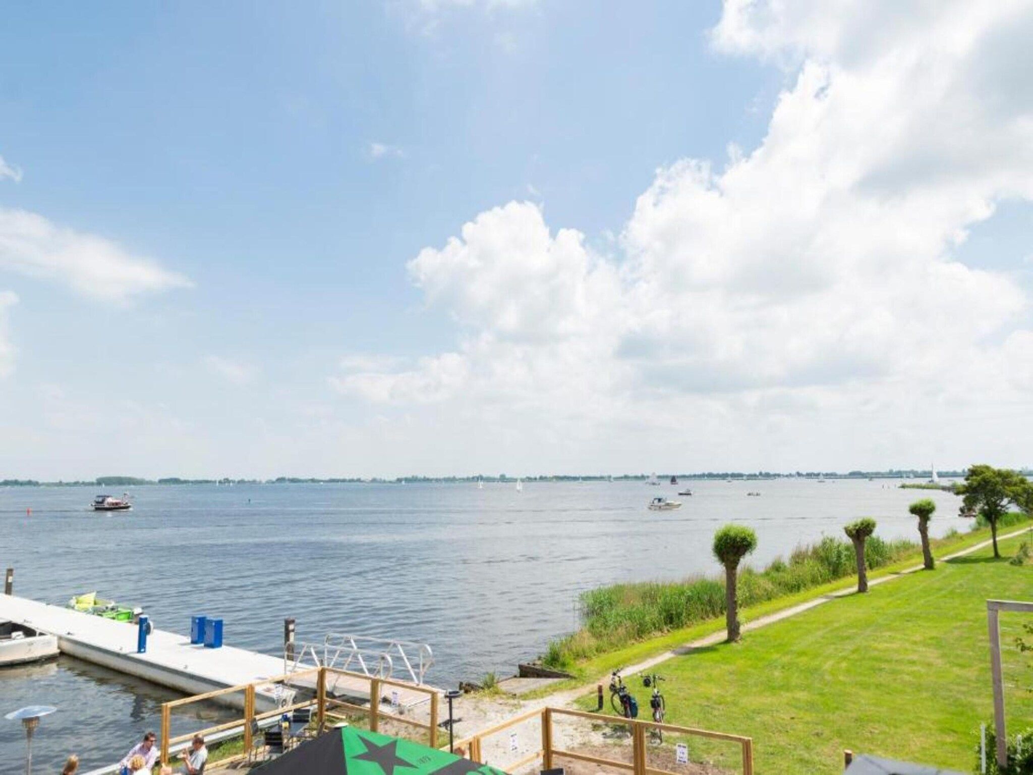 De omgeving van Houseboat - Paviljoenwei 4  Sneek Offingawier 'Boatique Sneek' in Offingawier