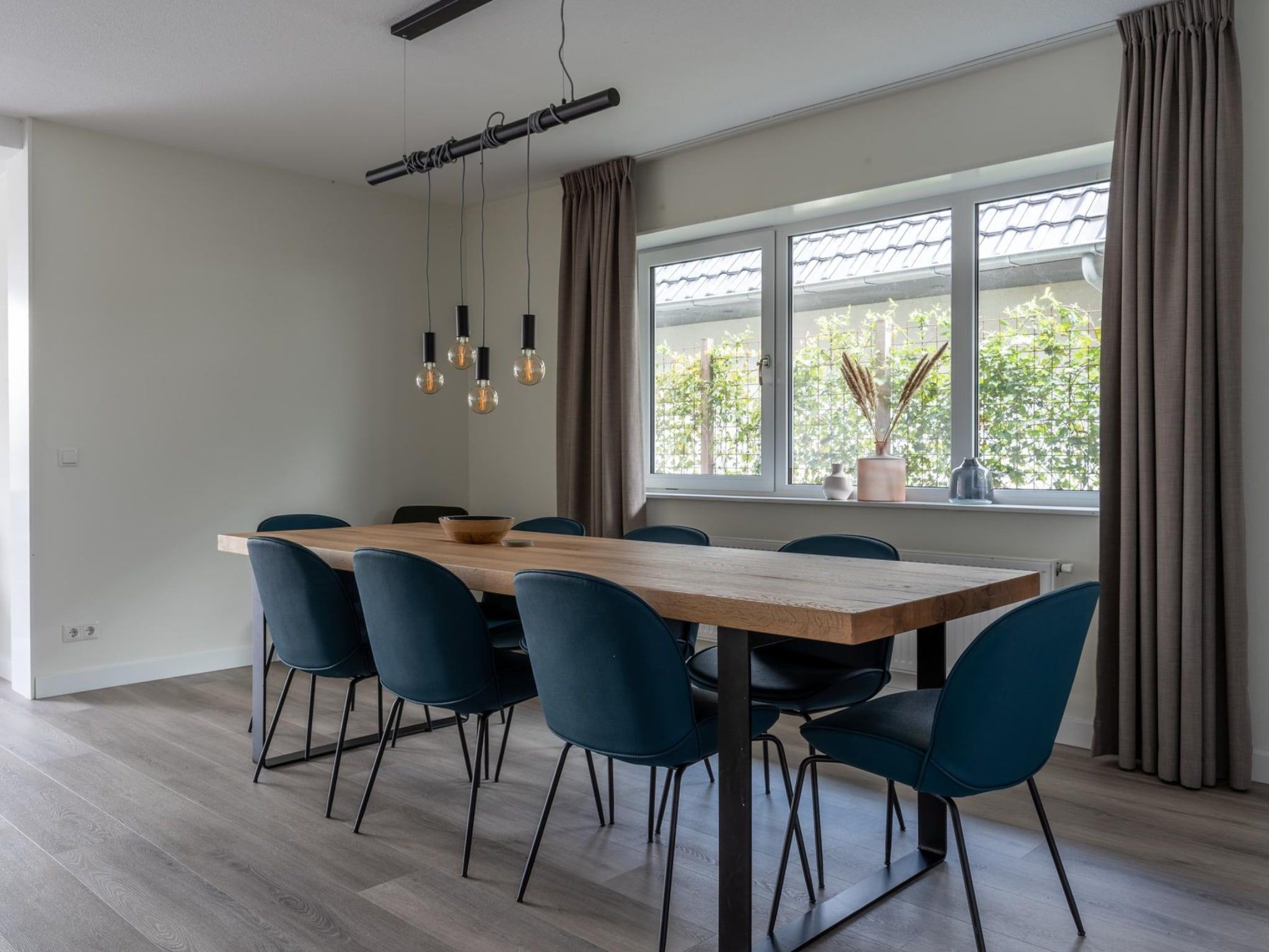De eetkamer van Appartement - Paviljoenwei 4  Sneek Offingawier 'Havenzicht' in Sneek