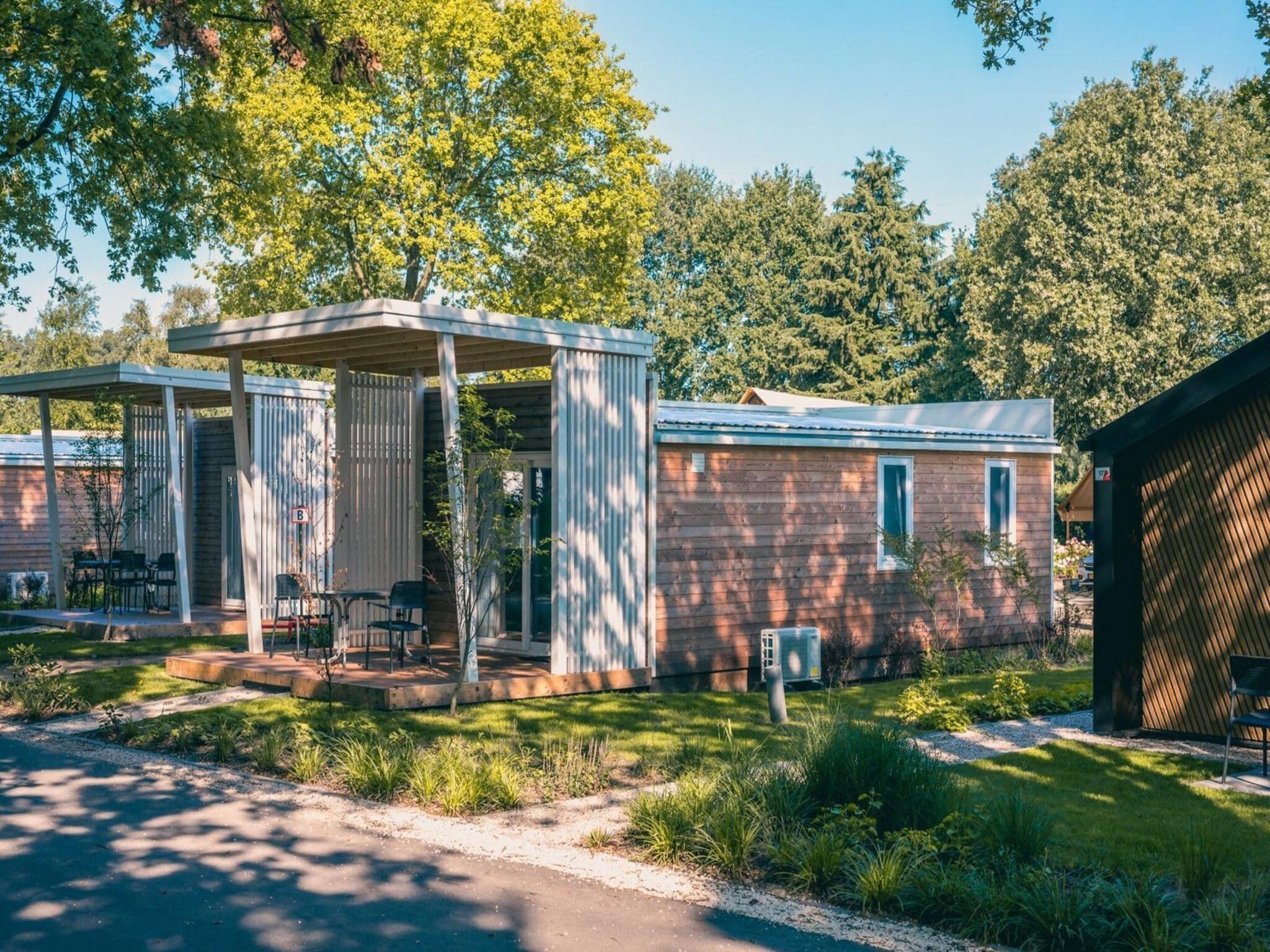 De buitenkant van Tiny Cottage 22 in Kaatsheuvel