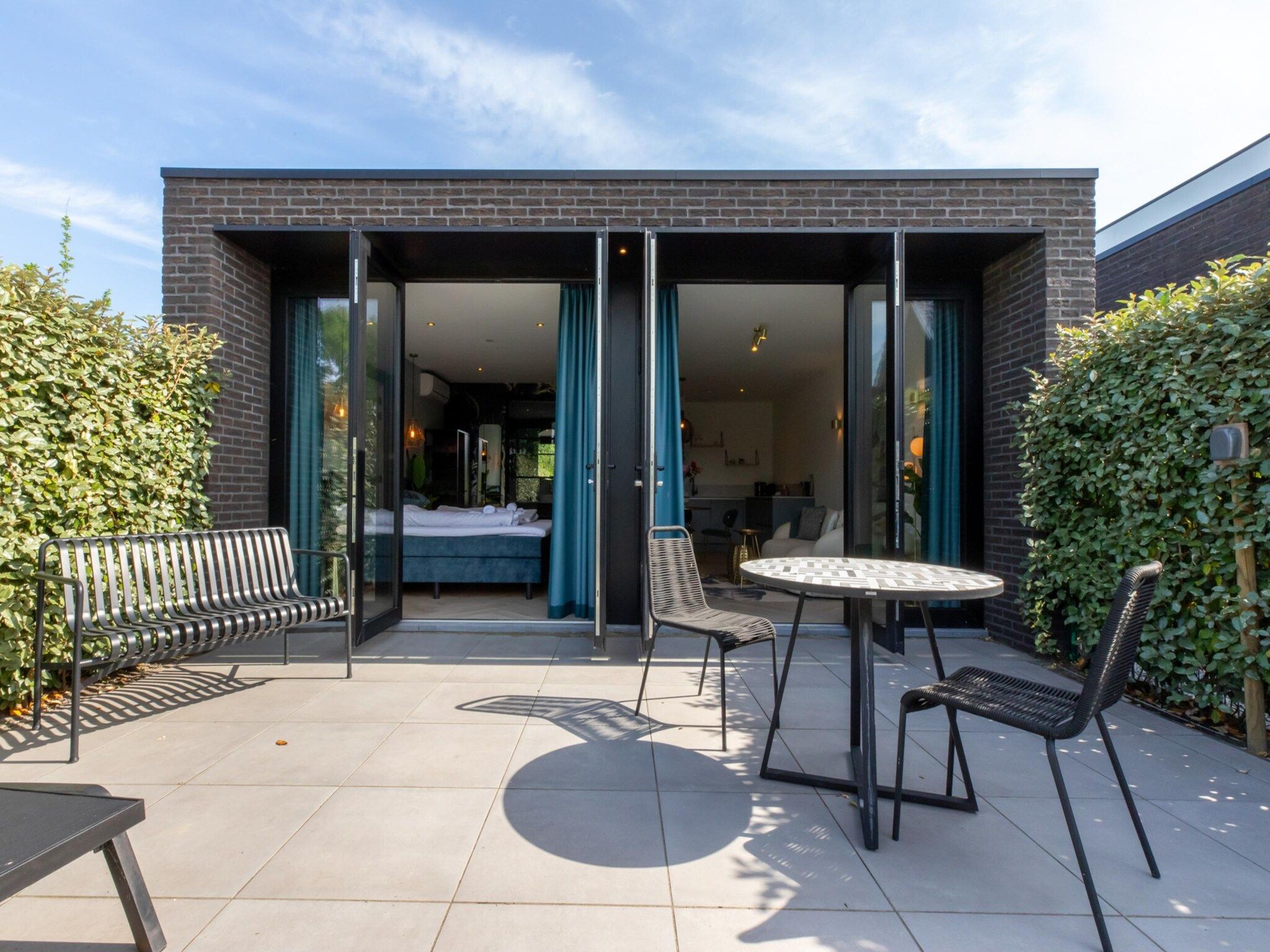Het terras van Vakantiewoning ZEEBRIES in Koudekerke