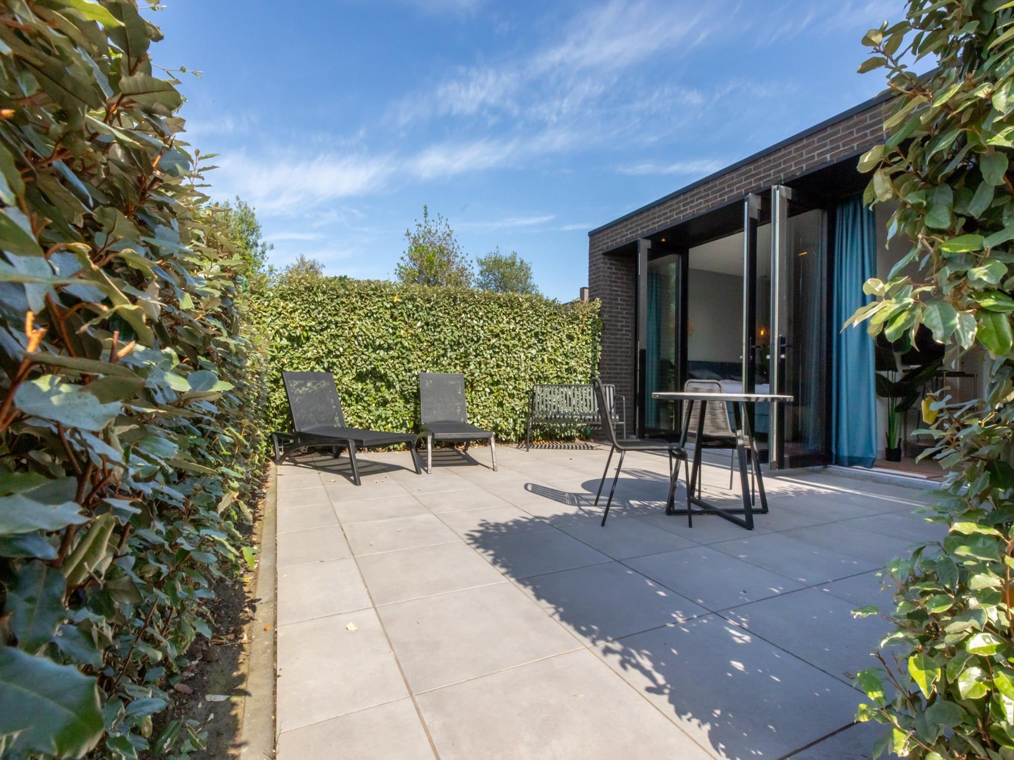 Het terras van Vakantiewoning ZEEBRIES in Koudekerke
